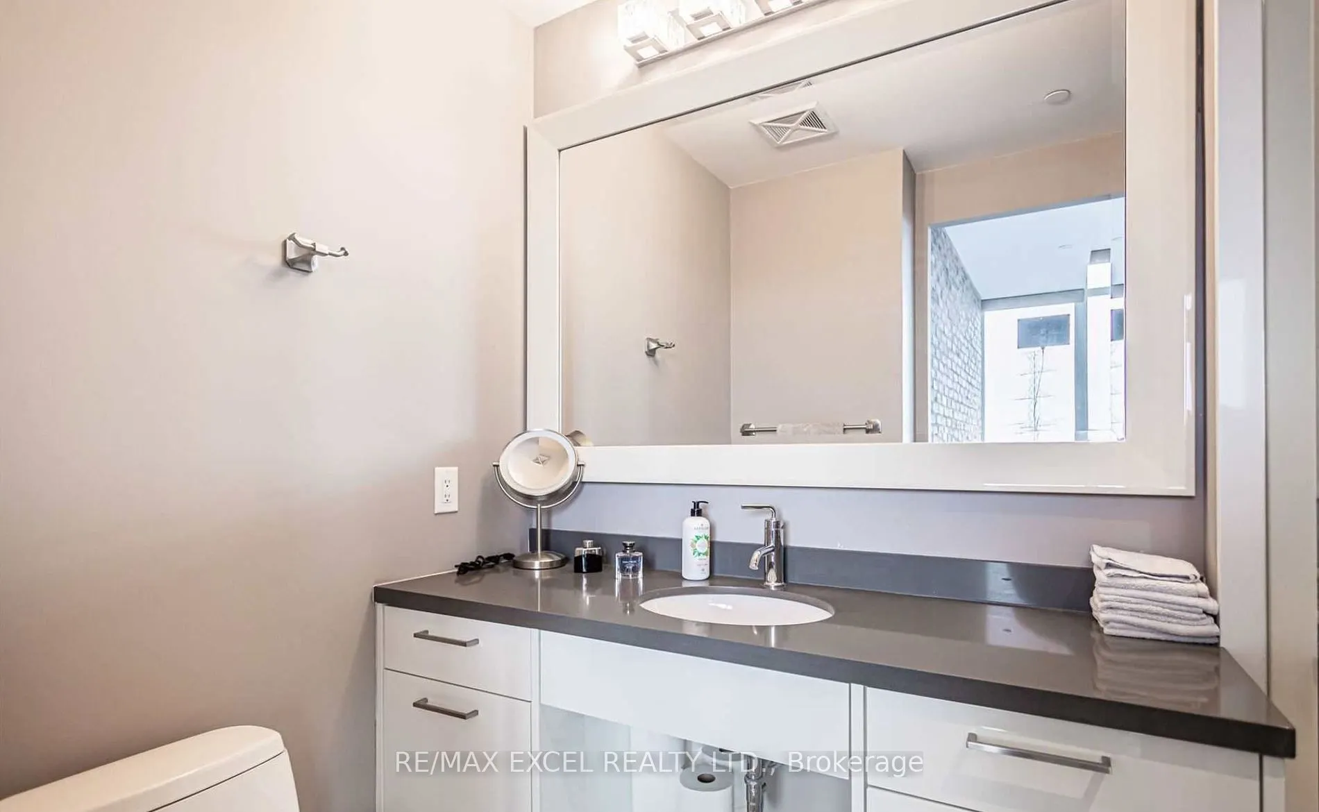 90 Park Lawn Rd, #716