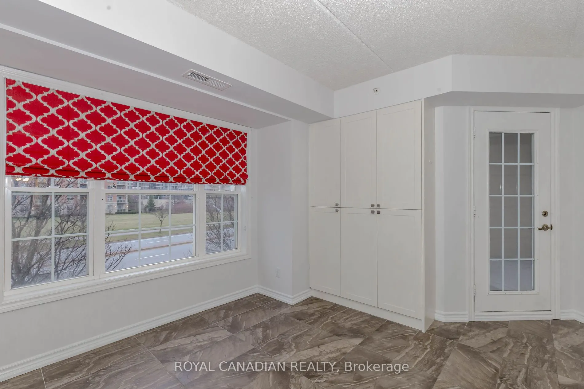 2055 Appleby Line, #211