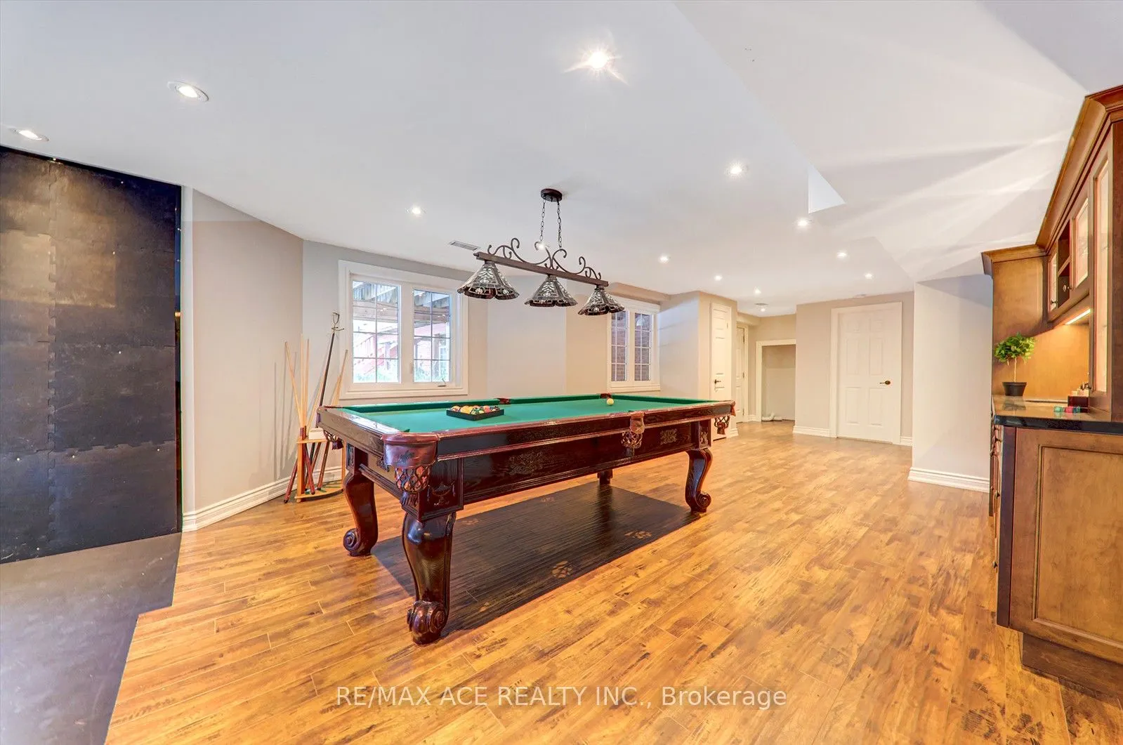 10 Stonehart St