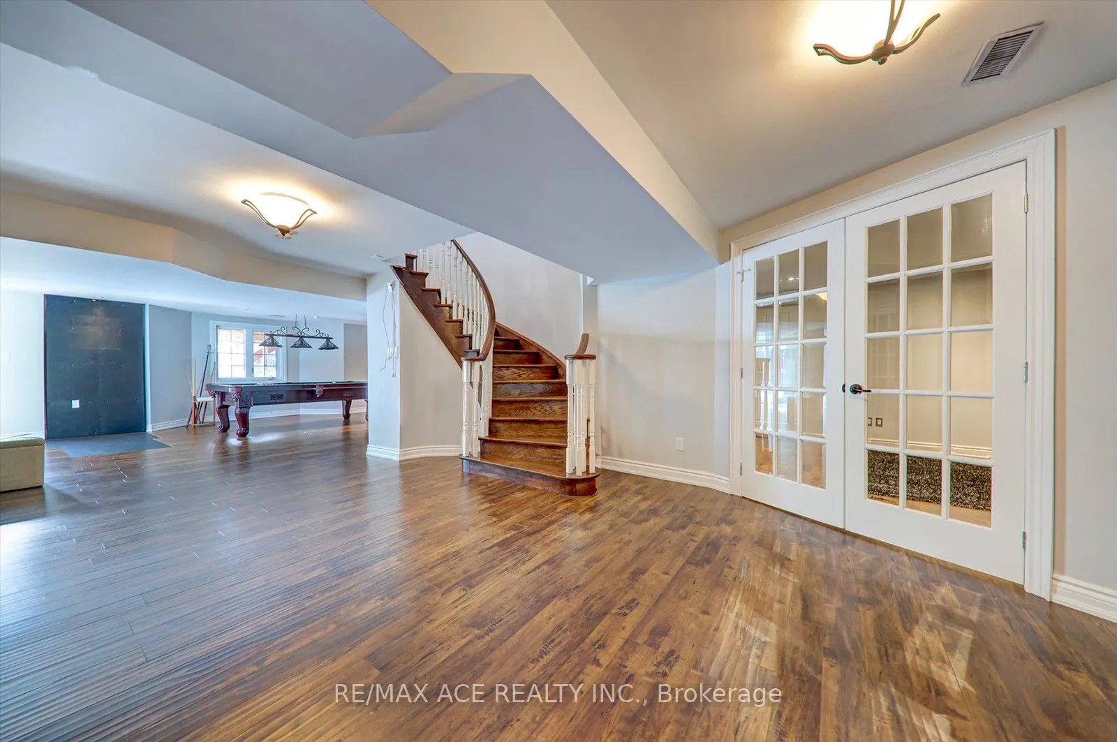 10 Stonehart St