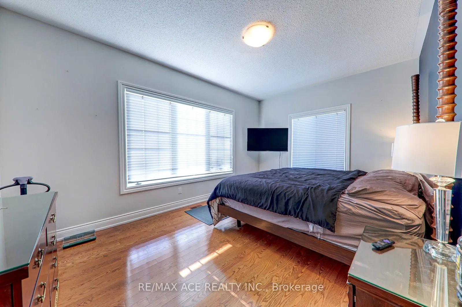 10 Stonehart St