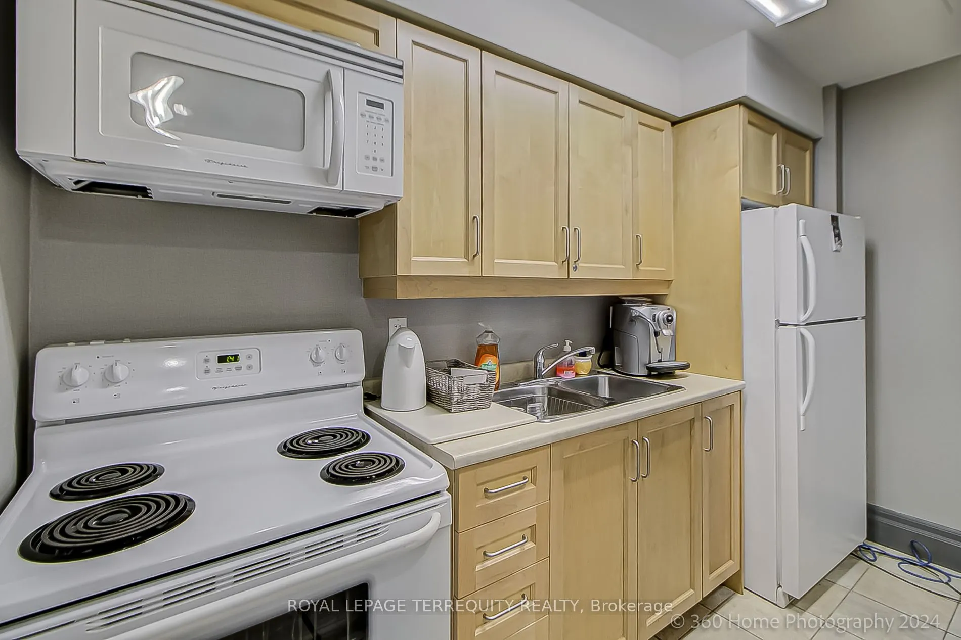 2772 Keele St, #101