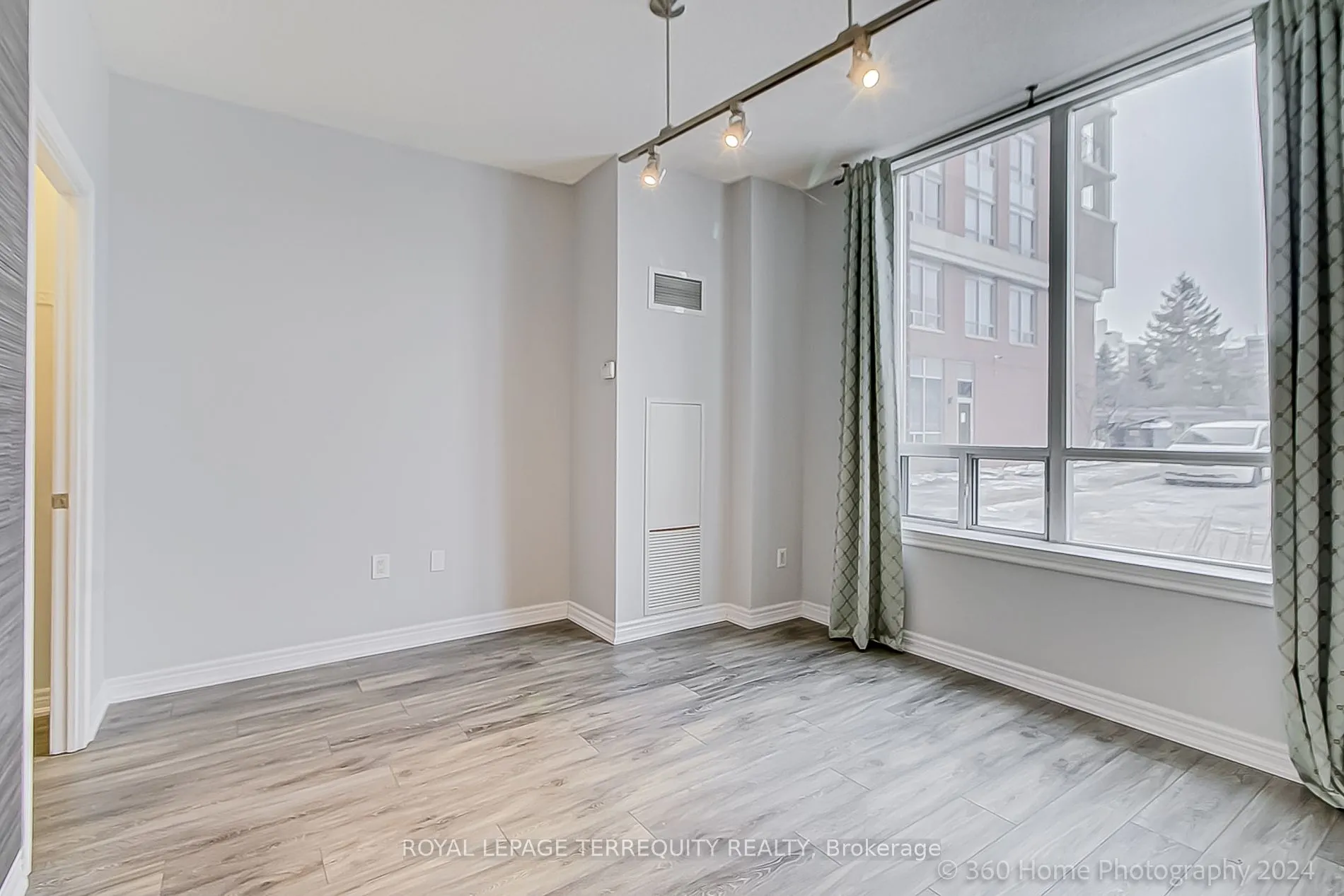 2772 Keele St, #101