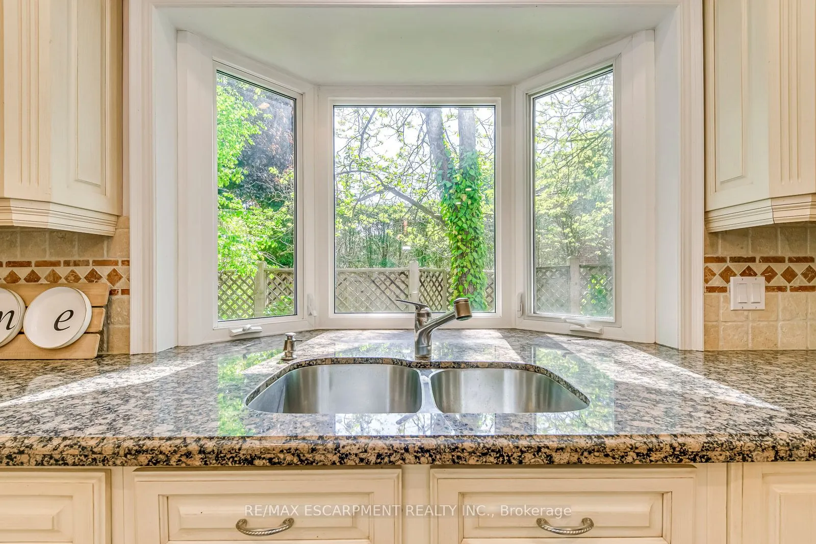 341 Acacia Crt