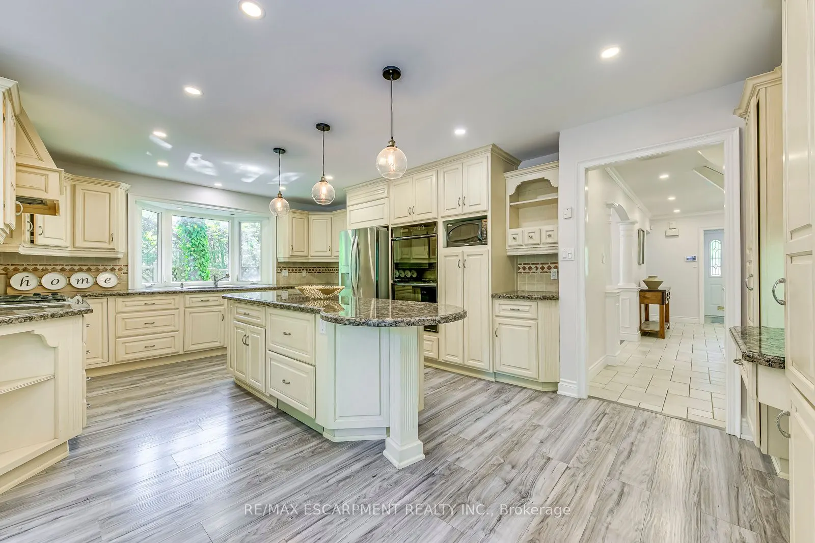 341 Acacia Crt