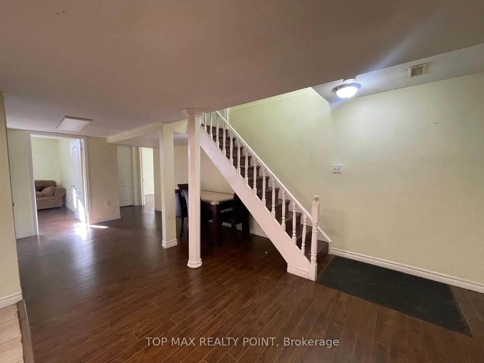 380 Brisdale Dr