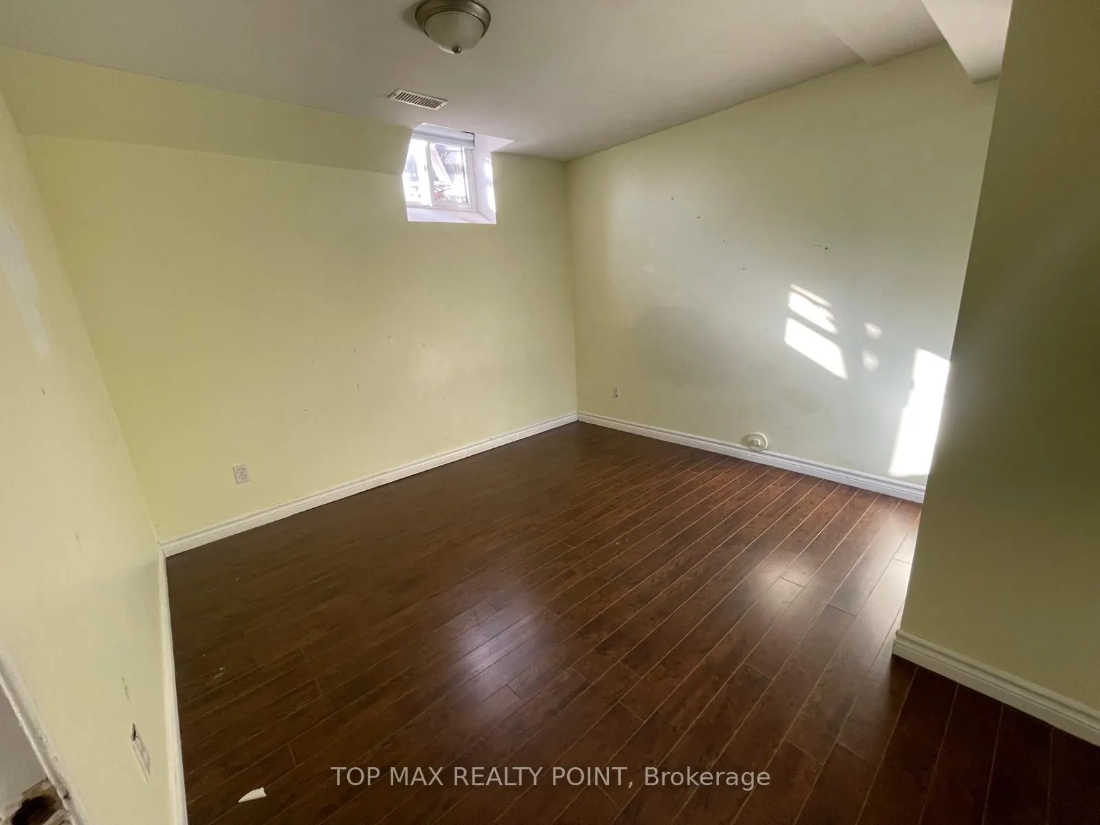380 Brisdale Dr