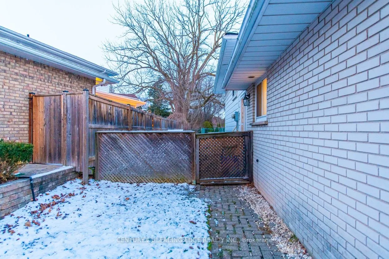 2145 Sandringham Dr