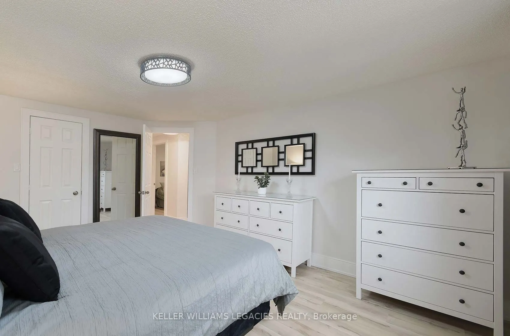 24 Newgate Pl