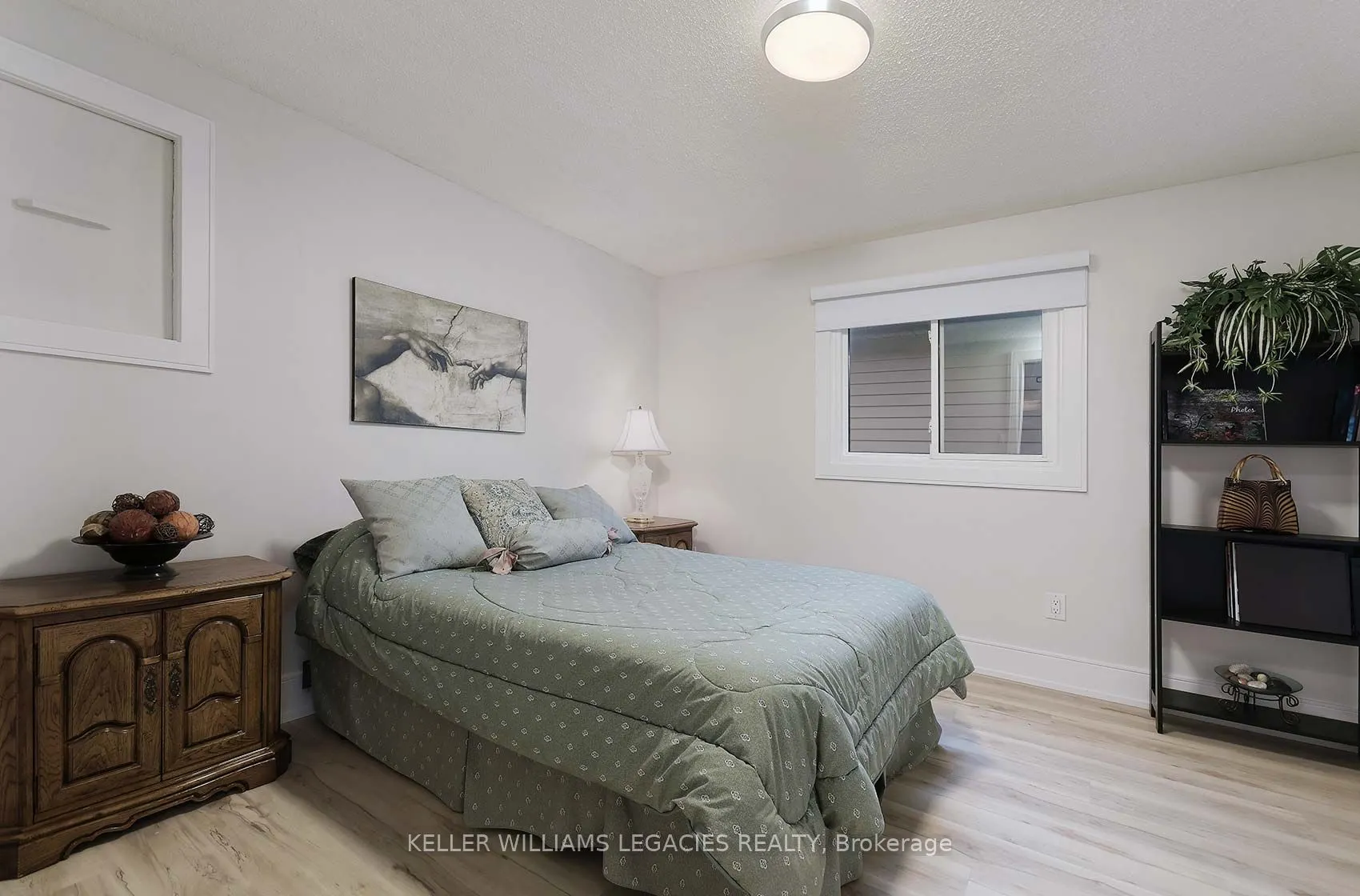 24 Newgate Pl