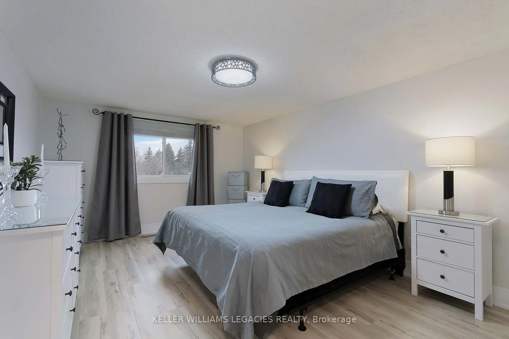 24 Newgate Pl