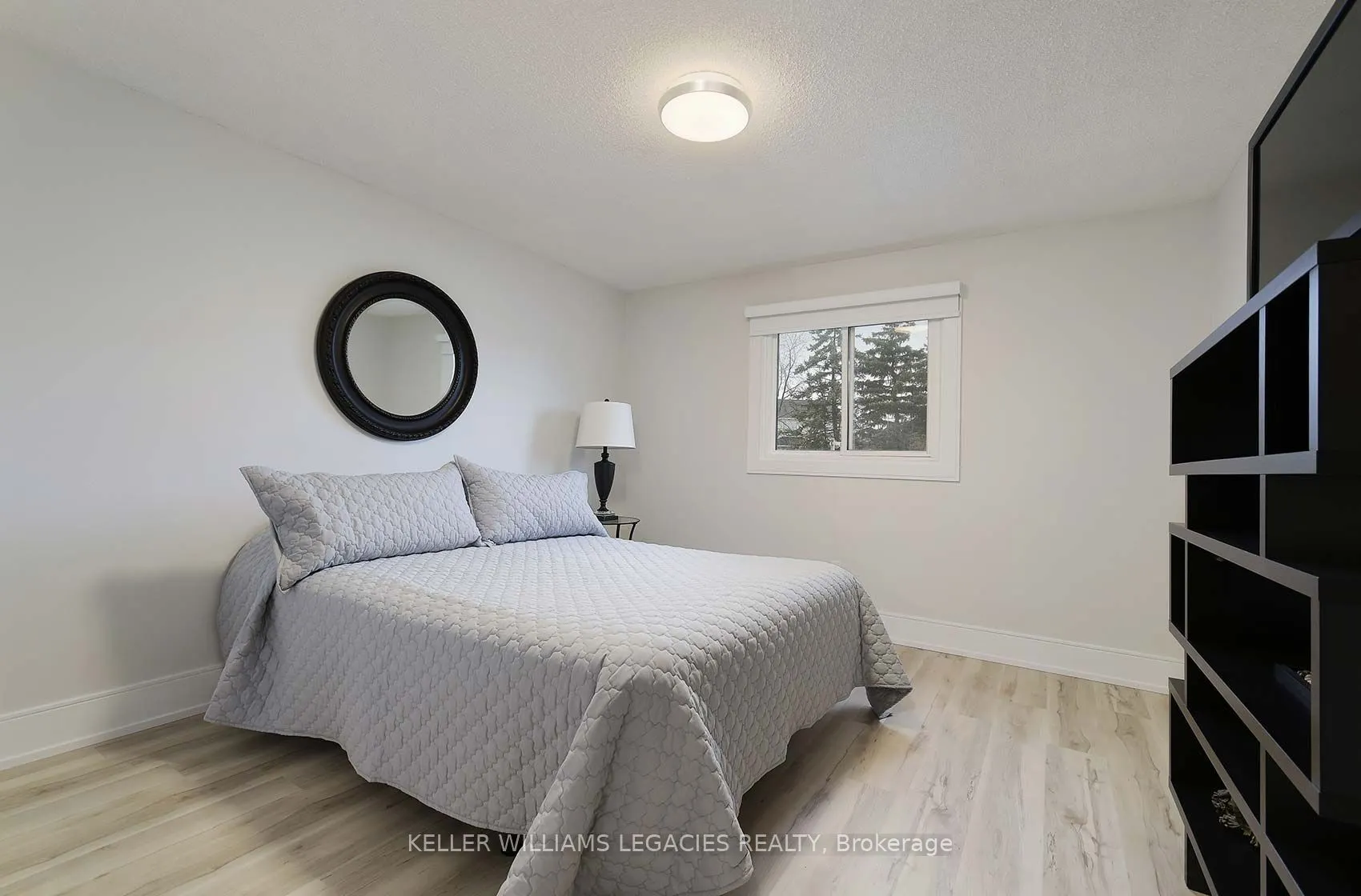 24 Newgate Pl