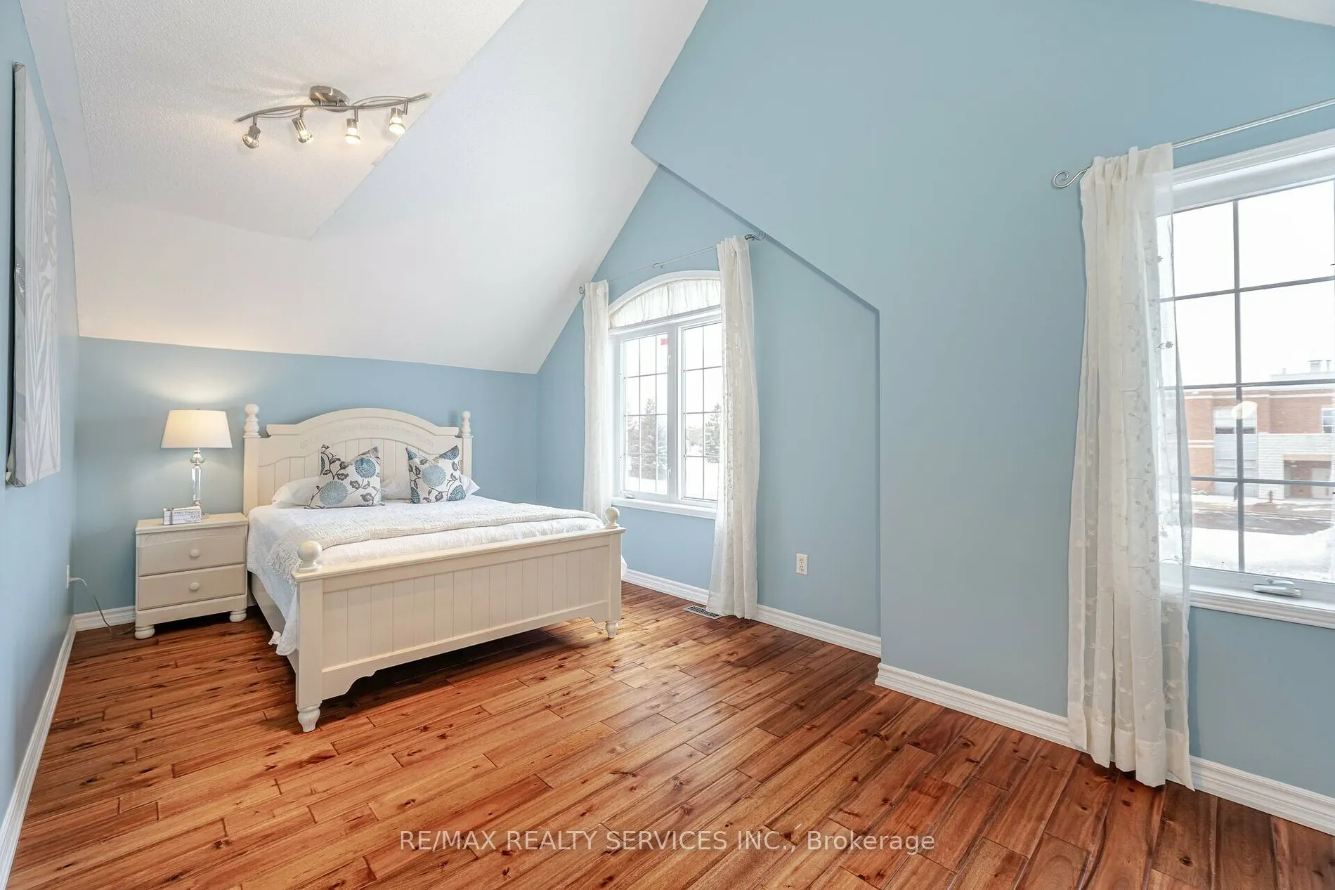 64 Edenbrook Hill Dr