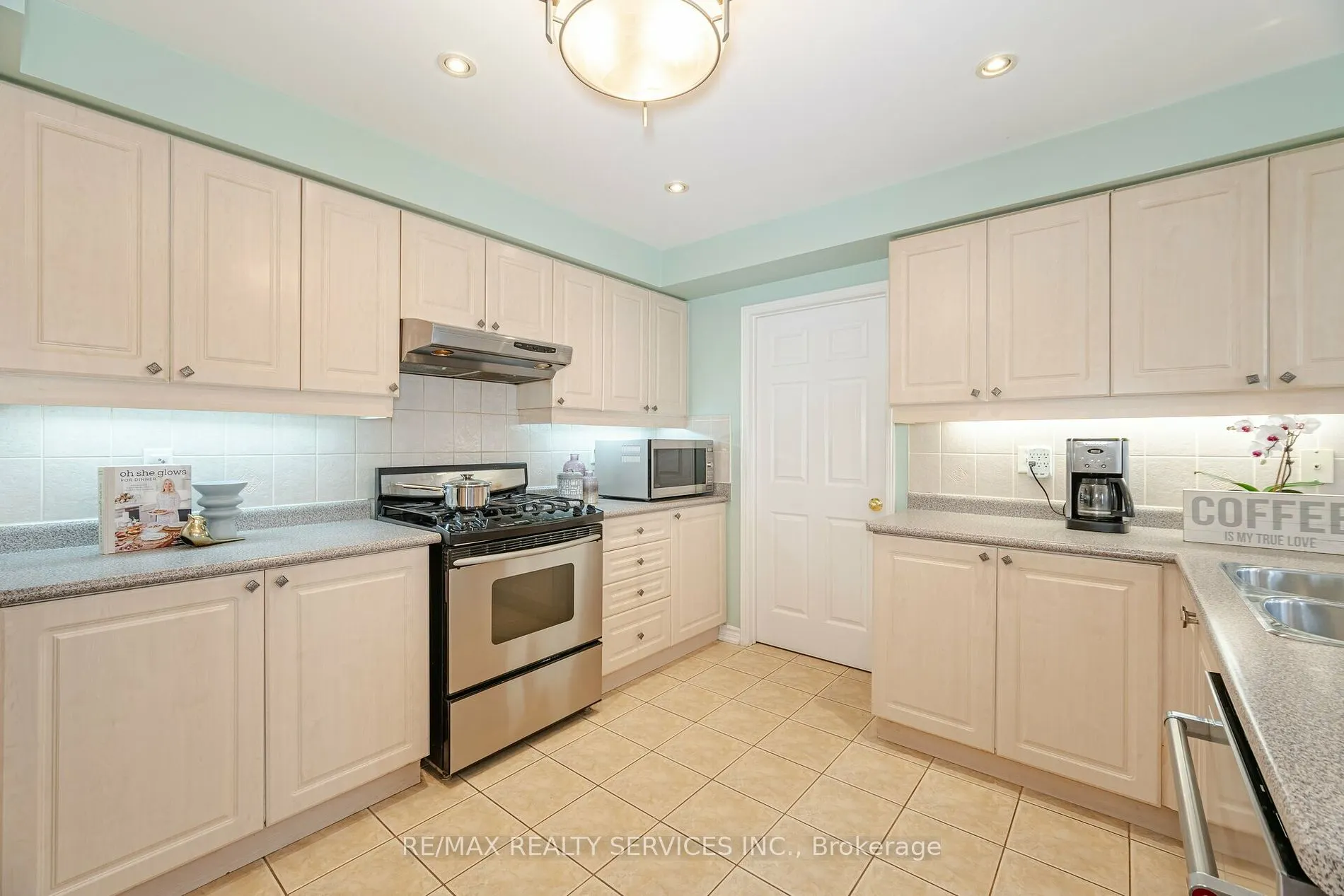 64 Edenbrook Hill Dr