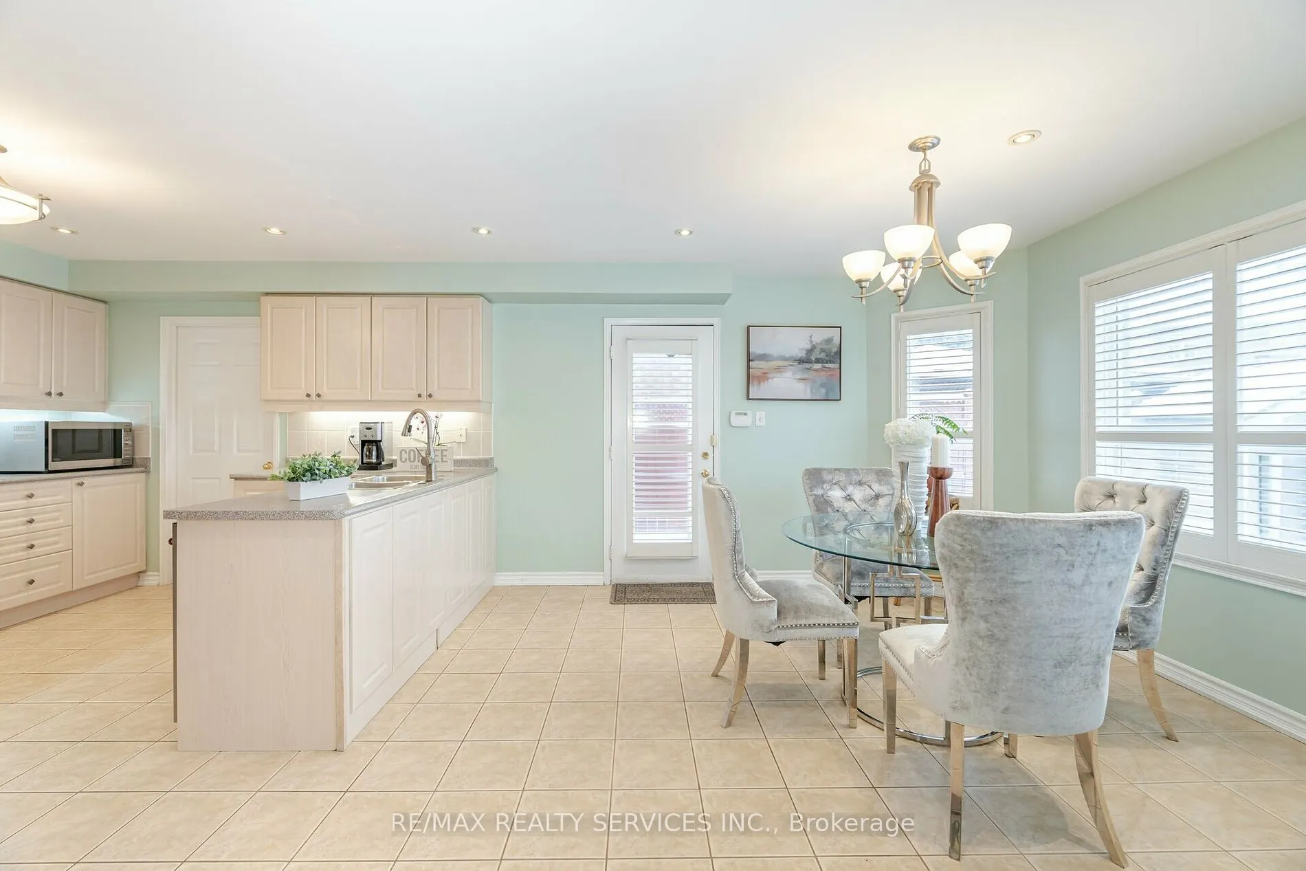 64 Edenbrook Hill Dr
