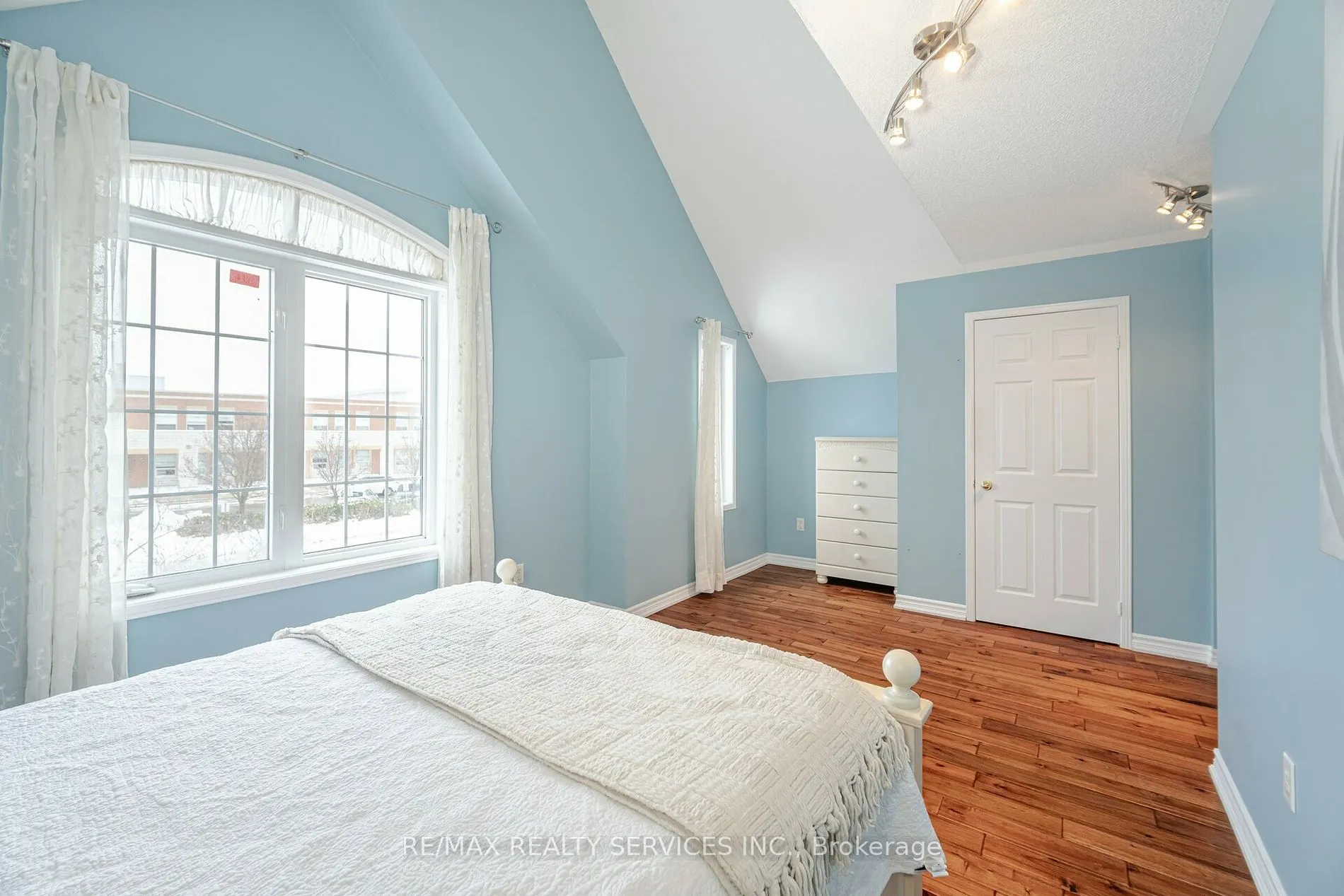 64 Edenbrook Hill Dr