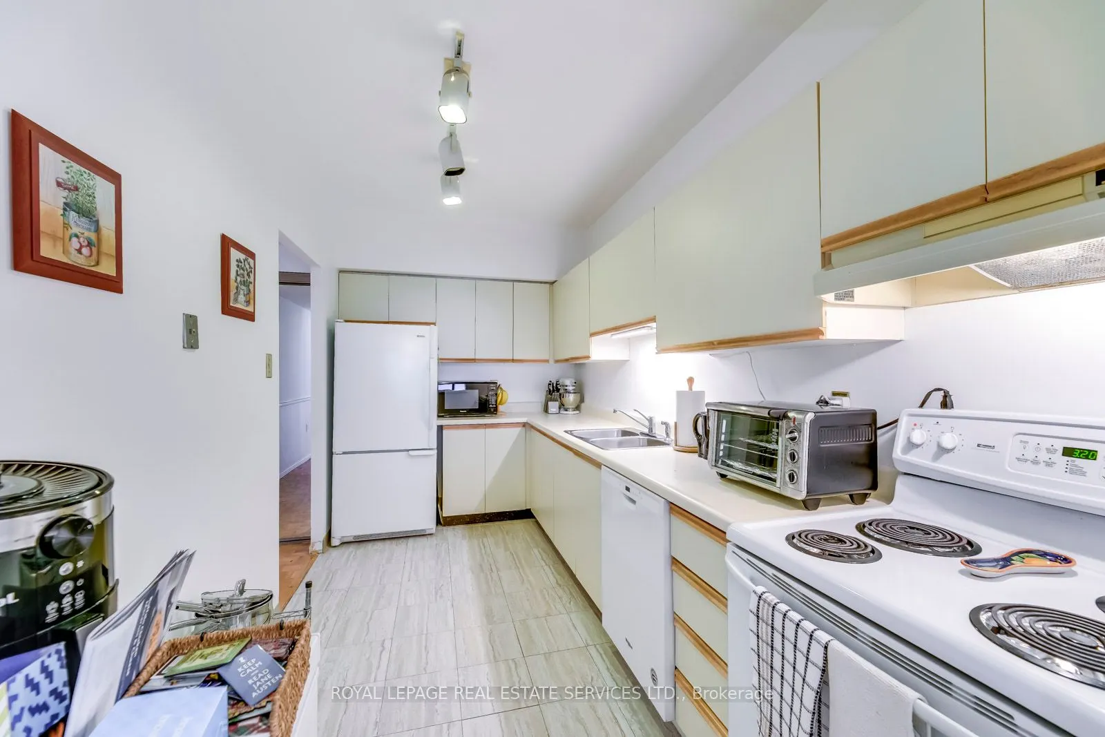 1110 Walden Circ, #PH05