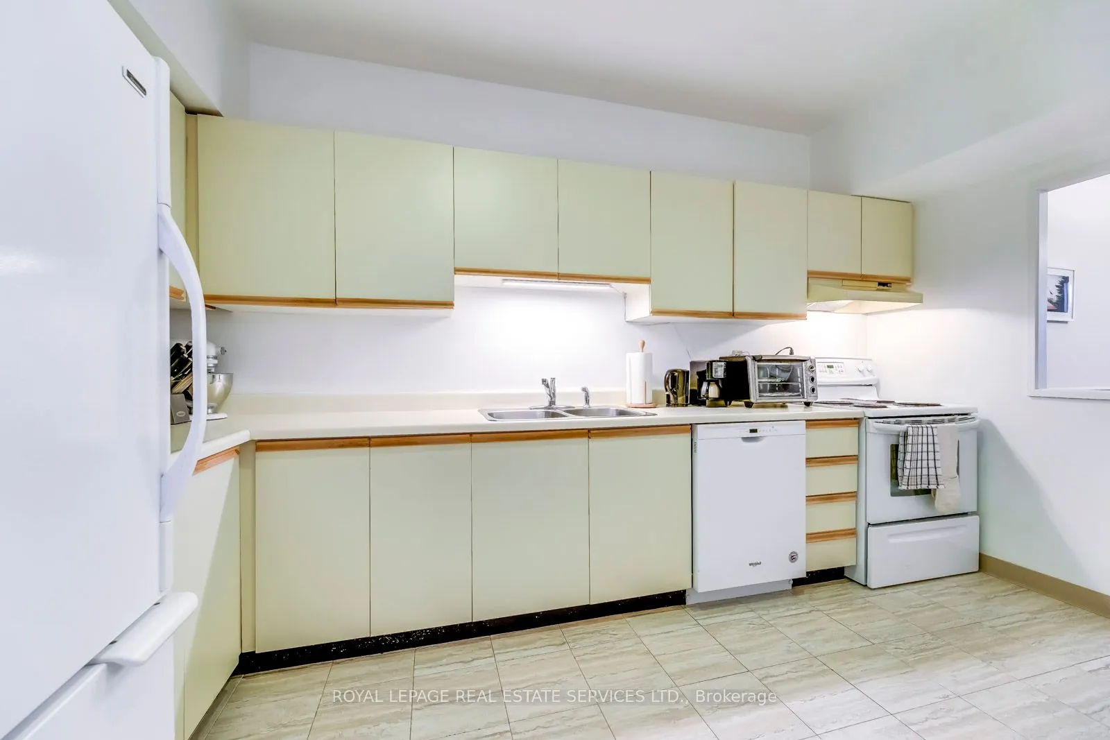 1110 Walden Circ, #PH05