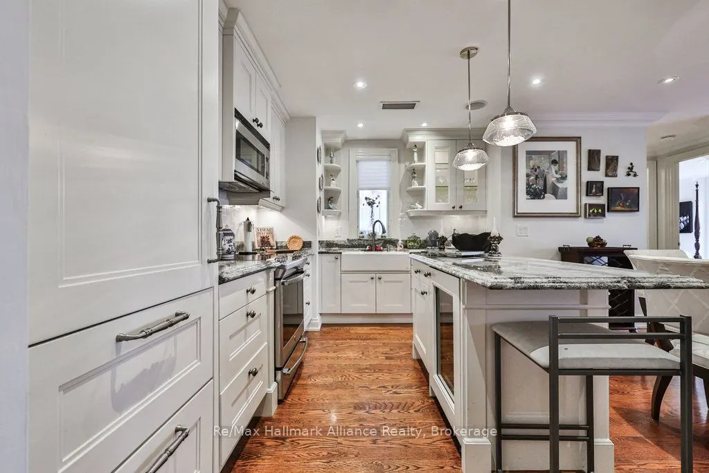 111 Forsythe St, #201