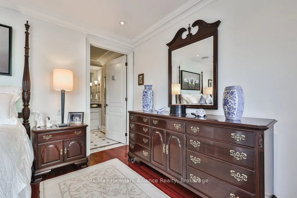 111 Forsythe St, #201