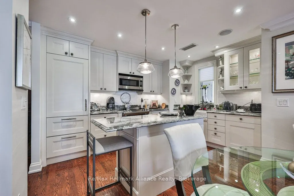 111 Forsythe St, #201
