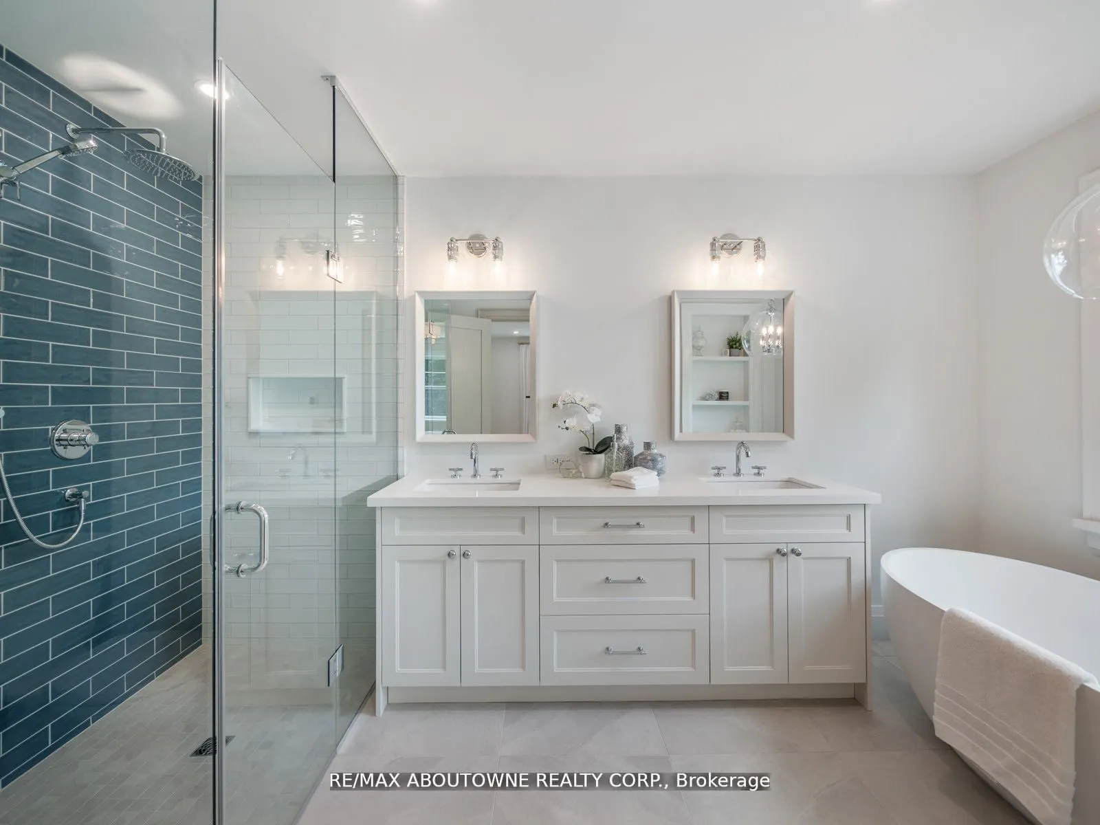 33 Harbourside Crt