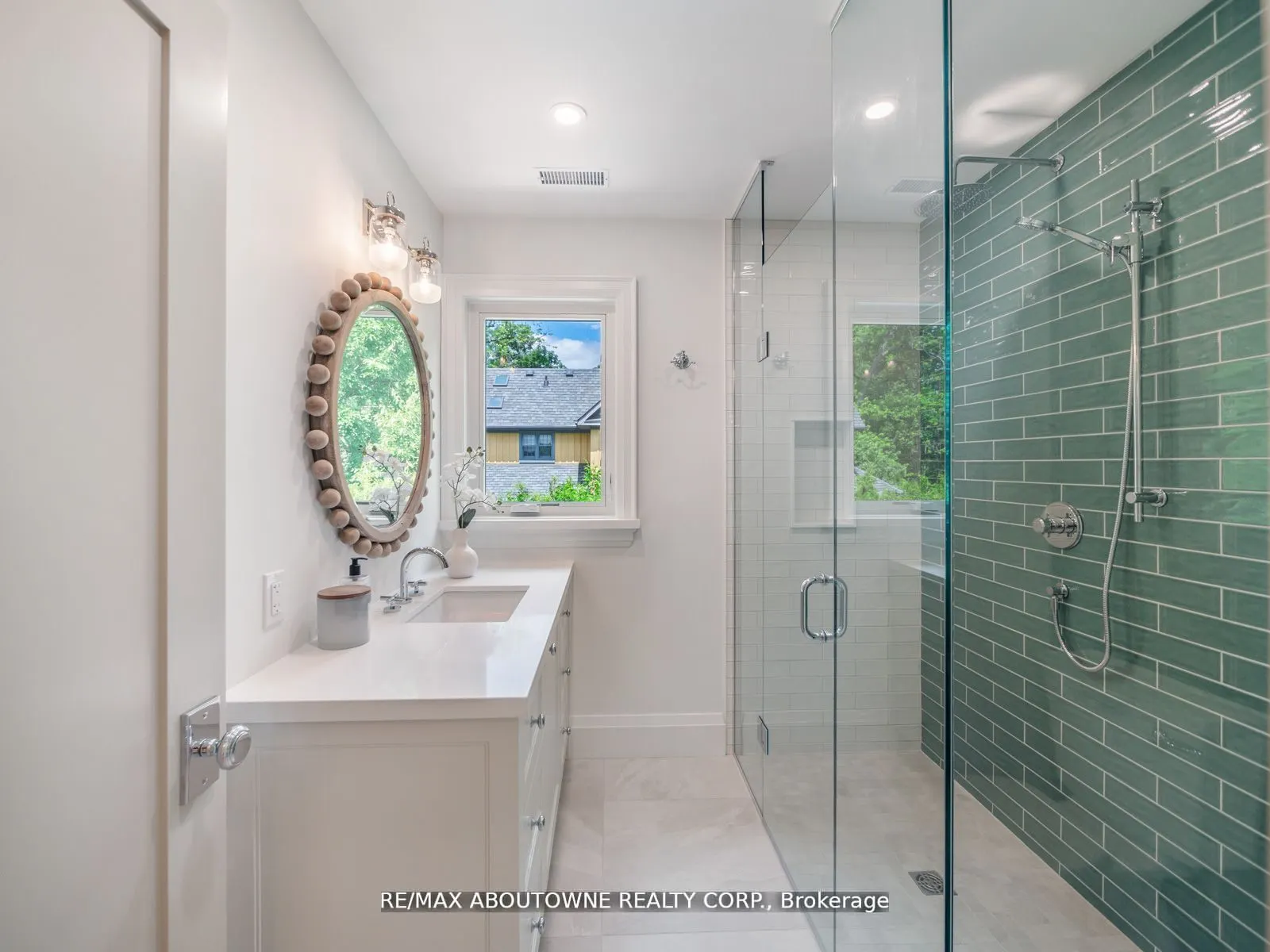33 Harbourside Crt