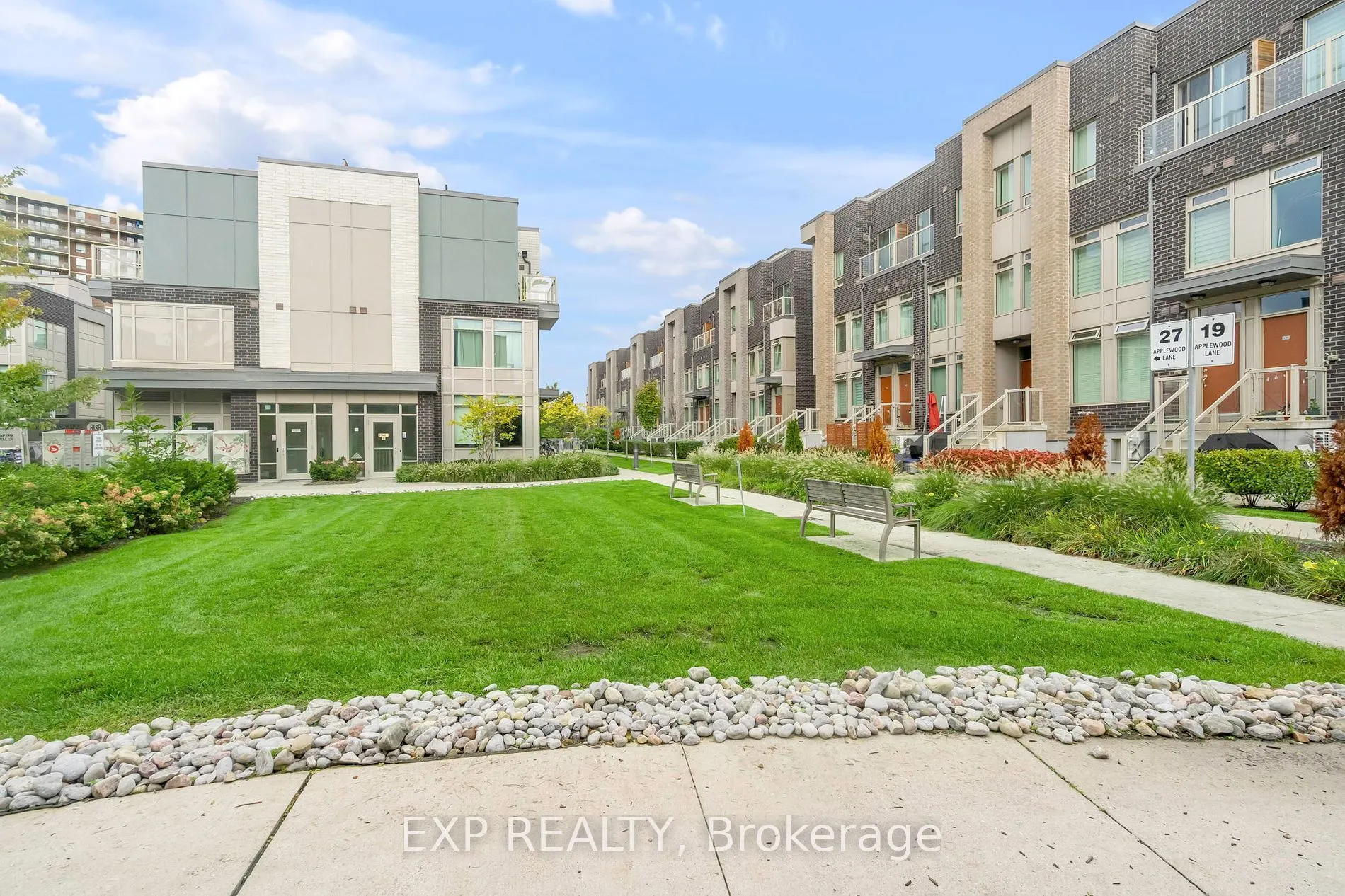 15 Applewood Lane, #95