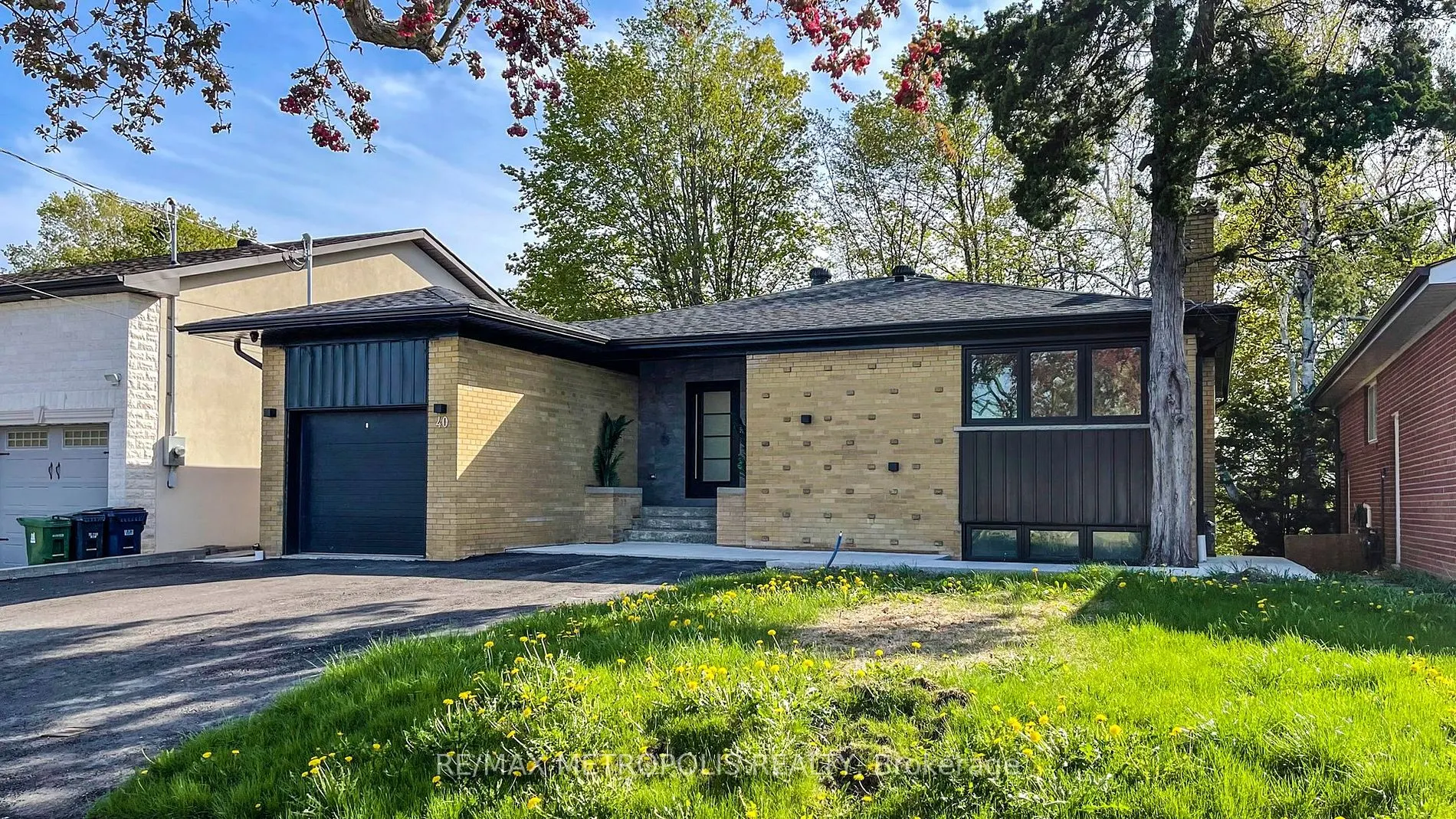 40 Stanwood Cres, #Lower B