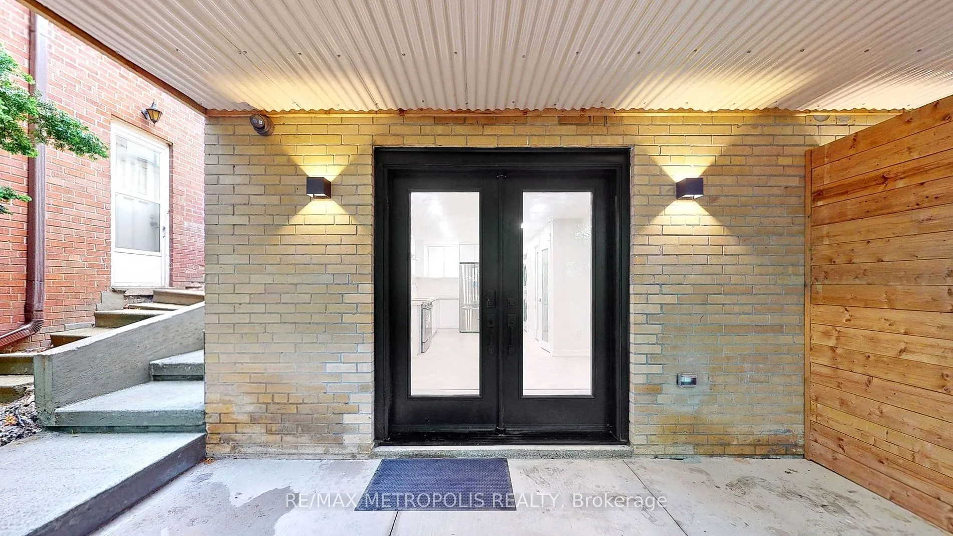 40 Stanwood Cres, #Lower B