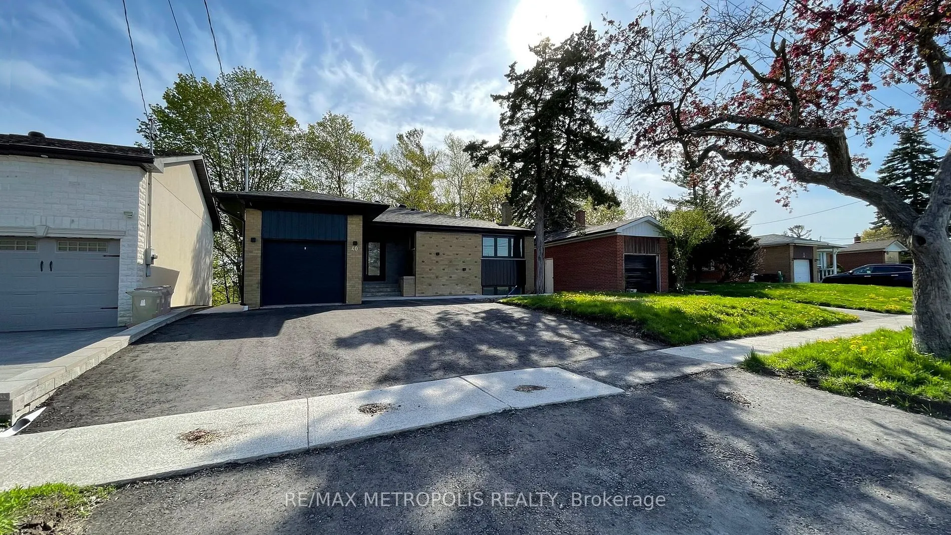 40 Stanwood Cres, #Lower B