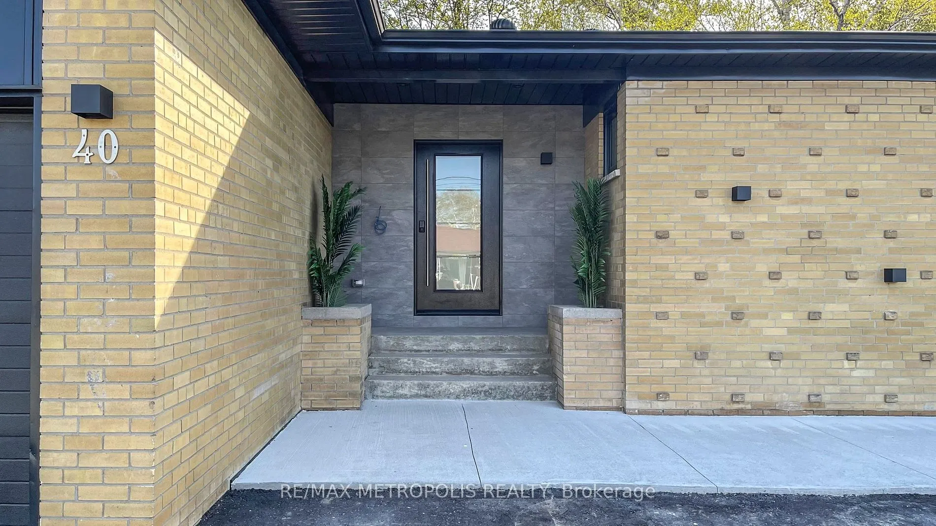40 Stanwood Cres, #Lower B
