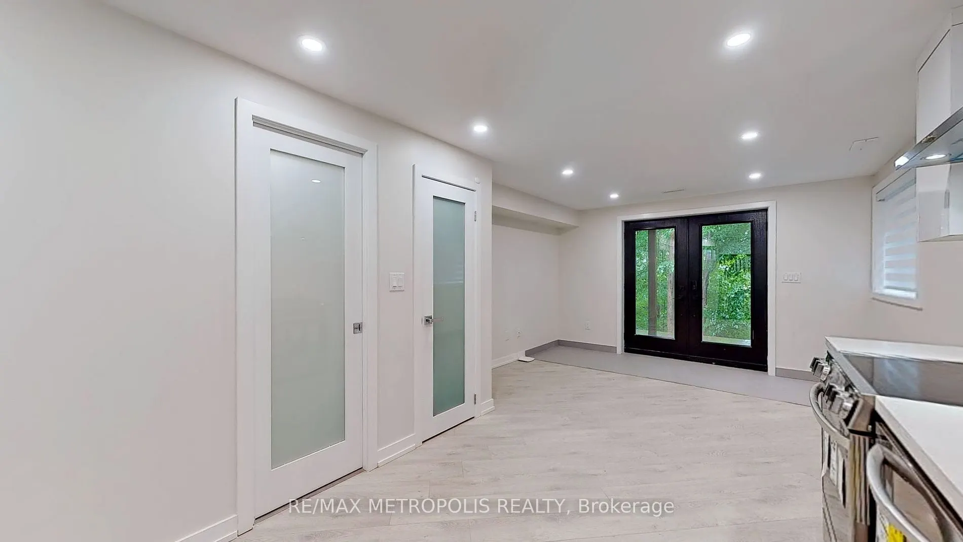 40 Stanwood Cres, #Lower B
