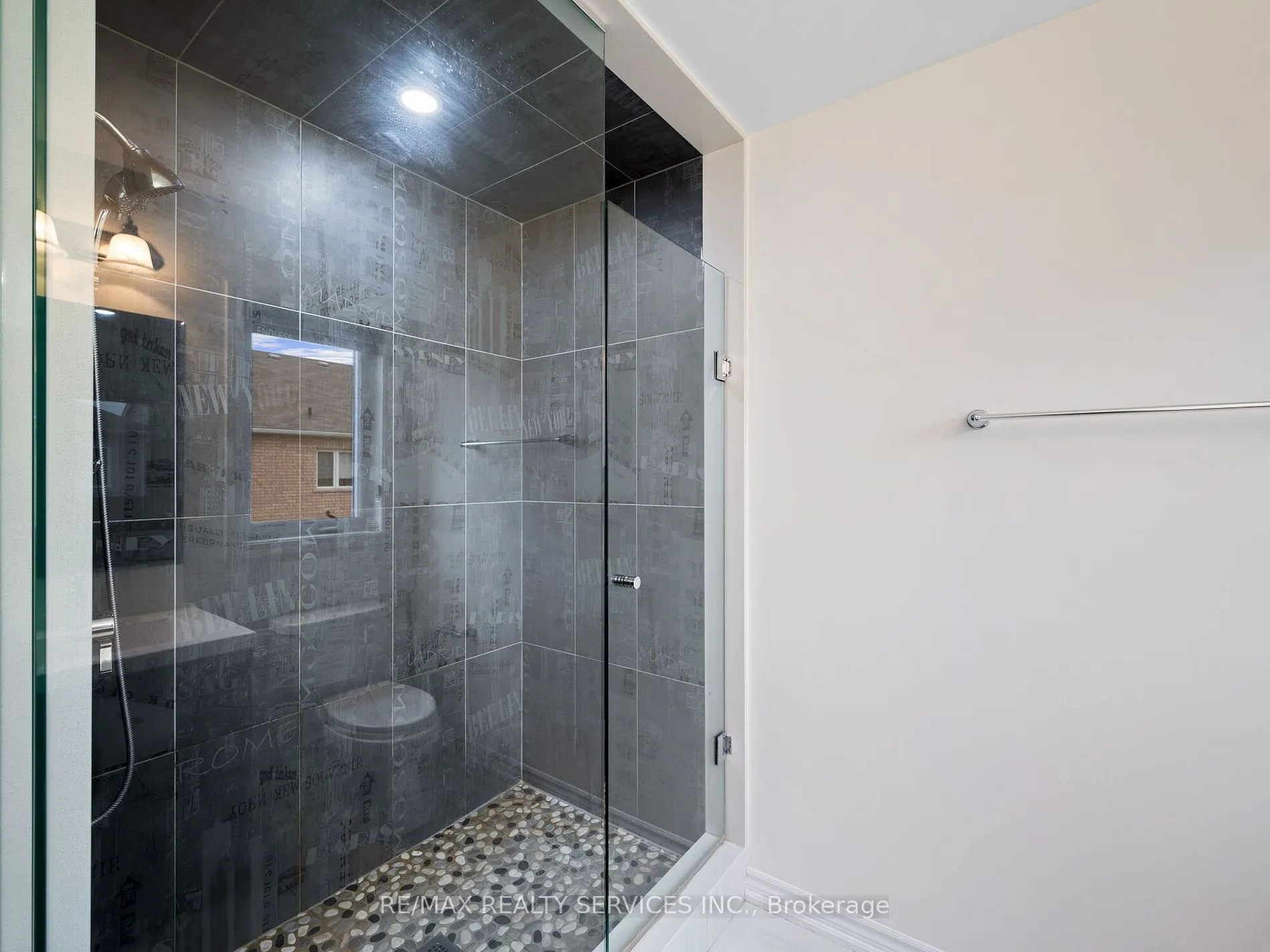 72 Circus Cres