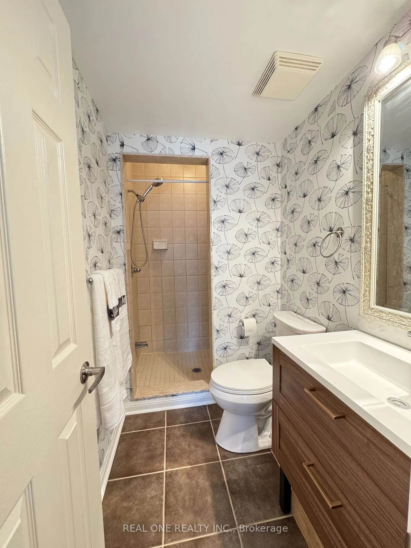 580 Shoreline Dr, #6