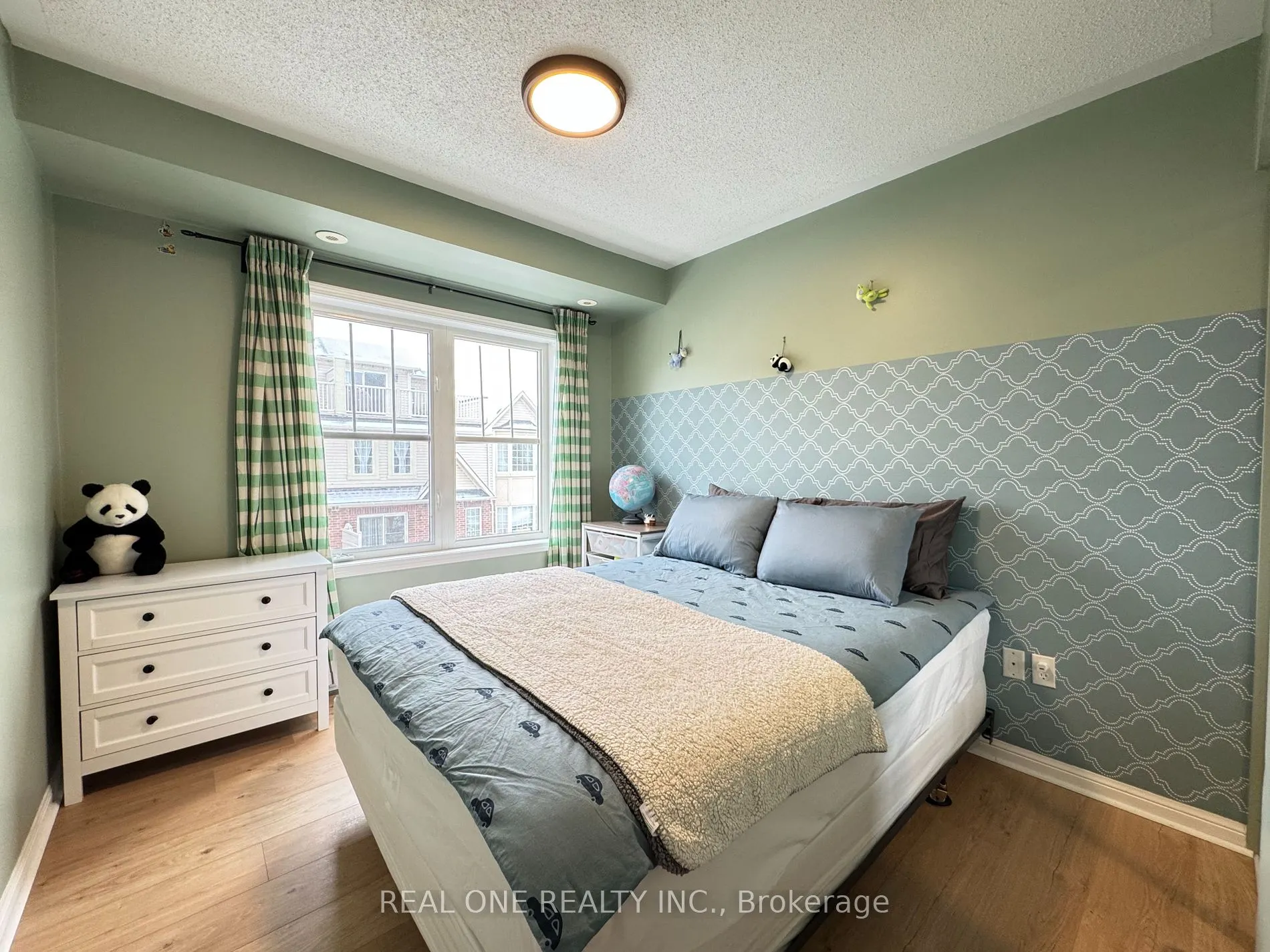 580 Shoreline Dr, #6