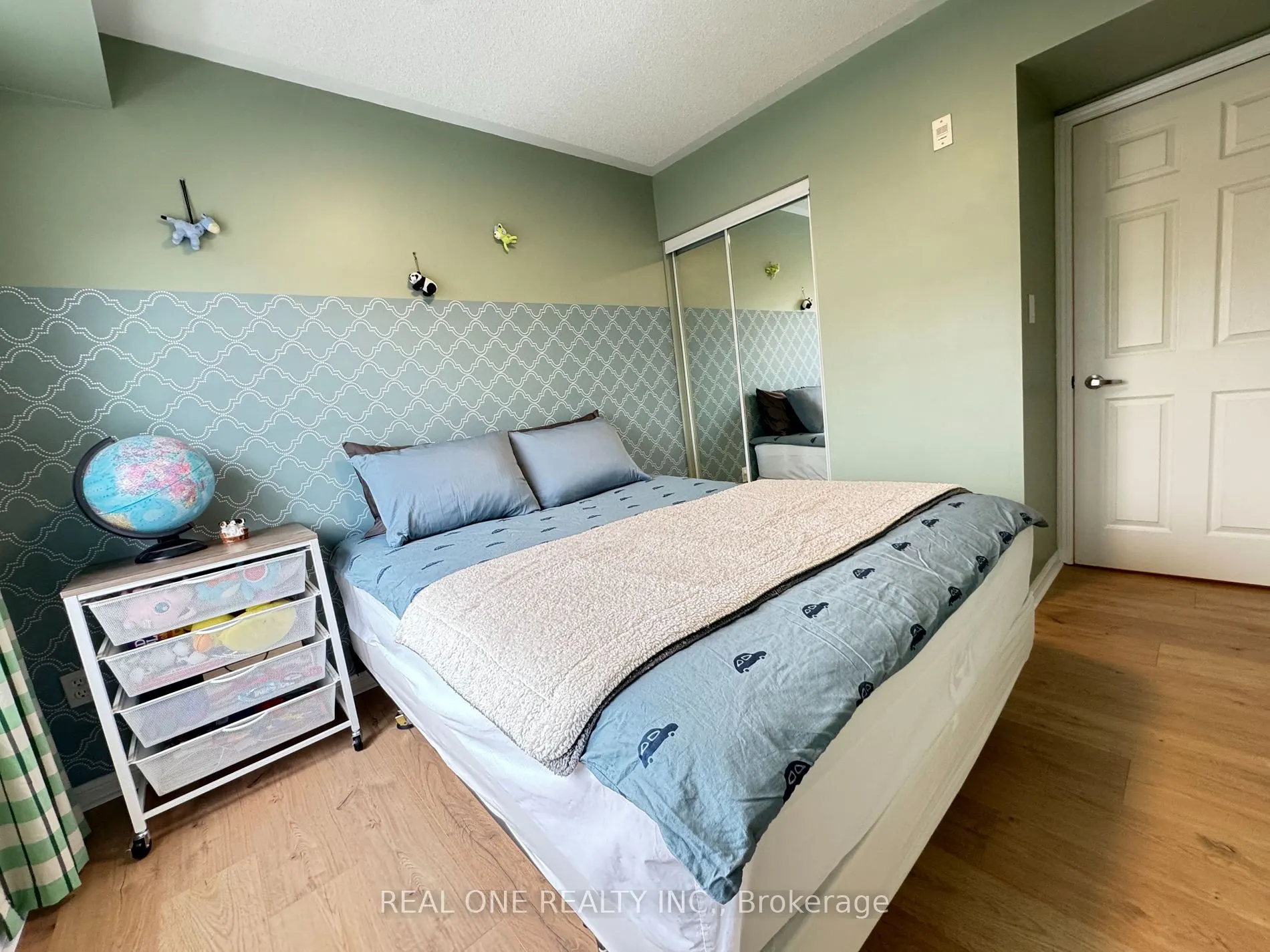 580 Shoreline Dr, #6
