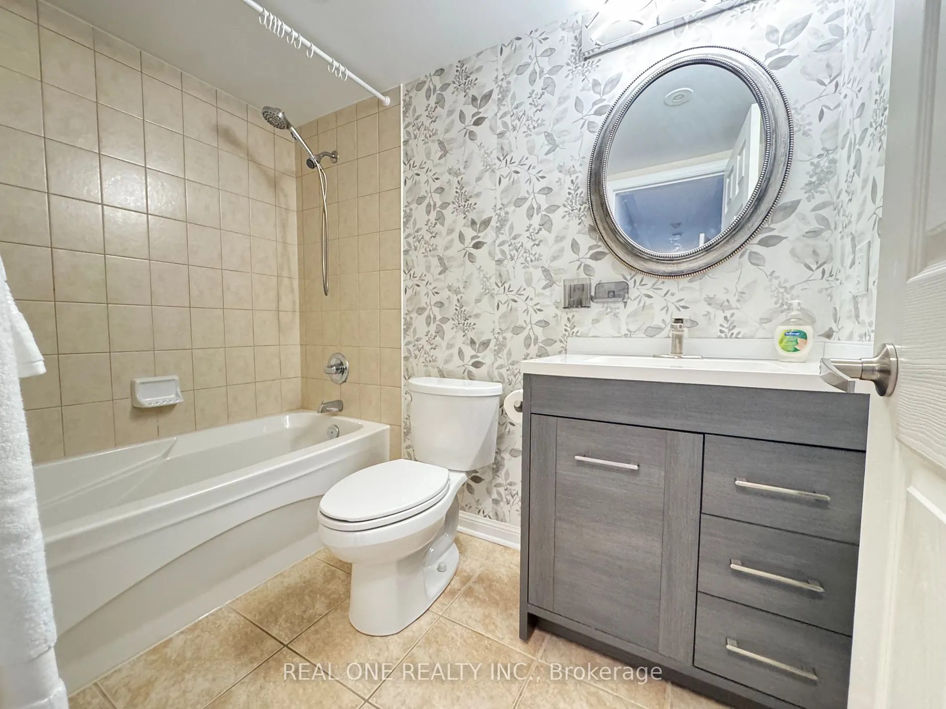 580 Shoreline Dr, #6