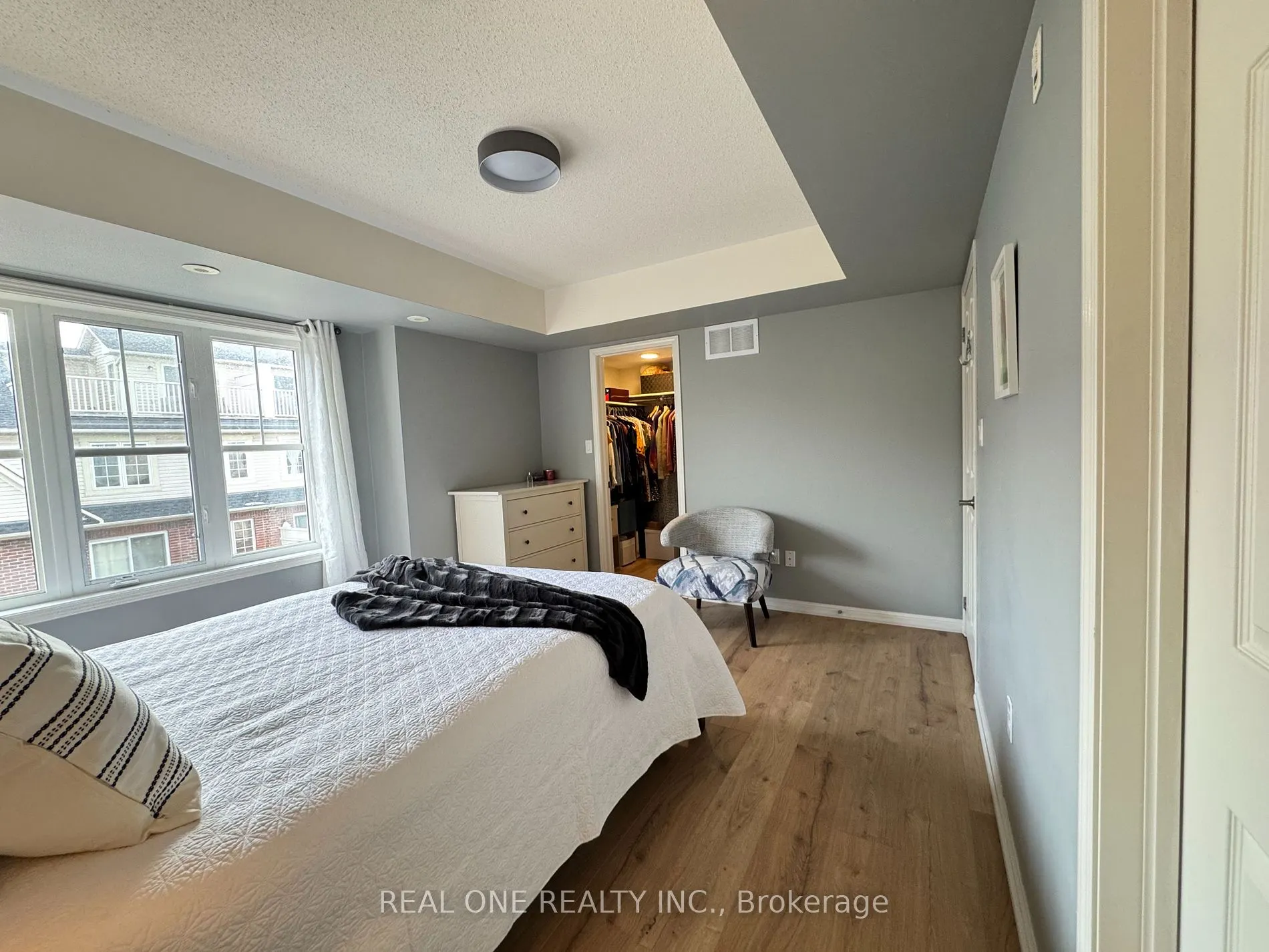 580 Shoreline Dr, #6