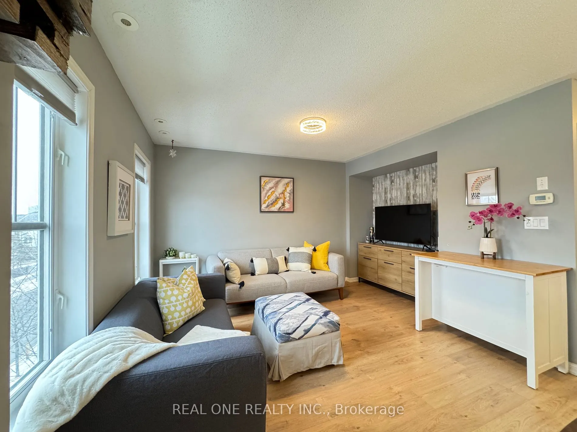 580 Shoreline Dr, #6