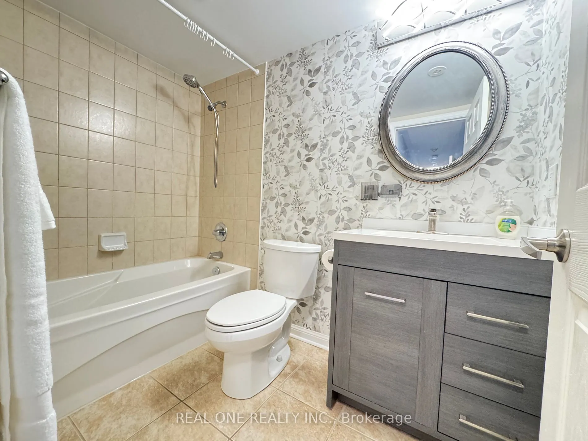 580 Shoreline Dr, #6