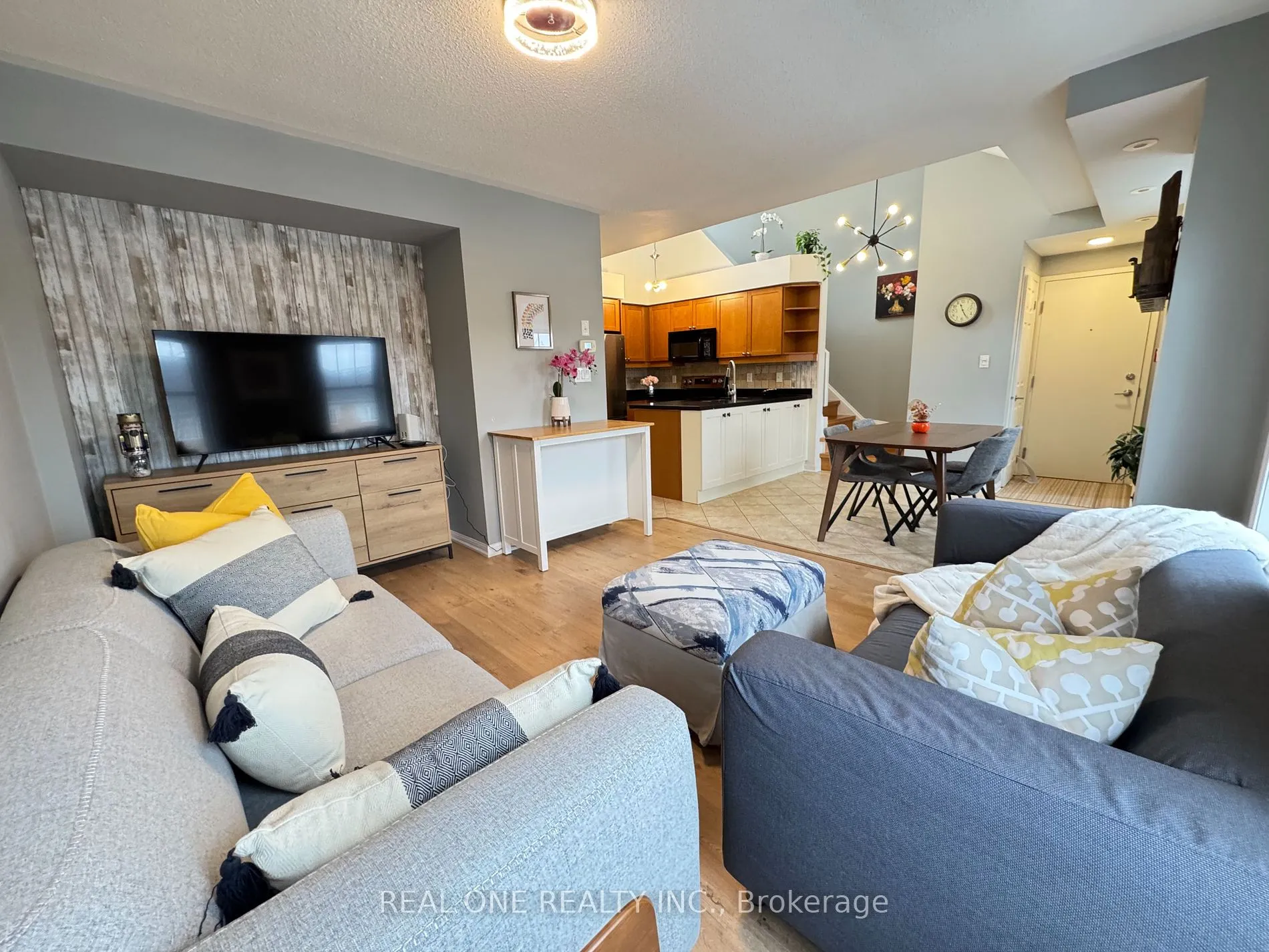 580 Shoreline Dr, #6