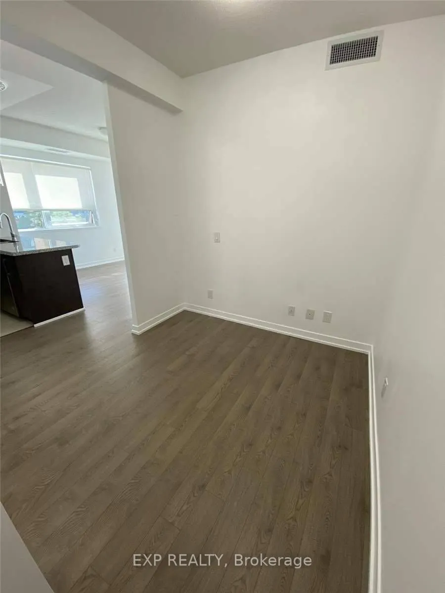 840 Queens Plate Dr, #402