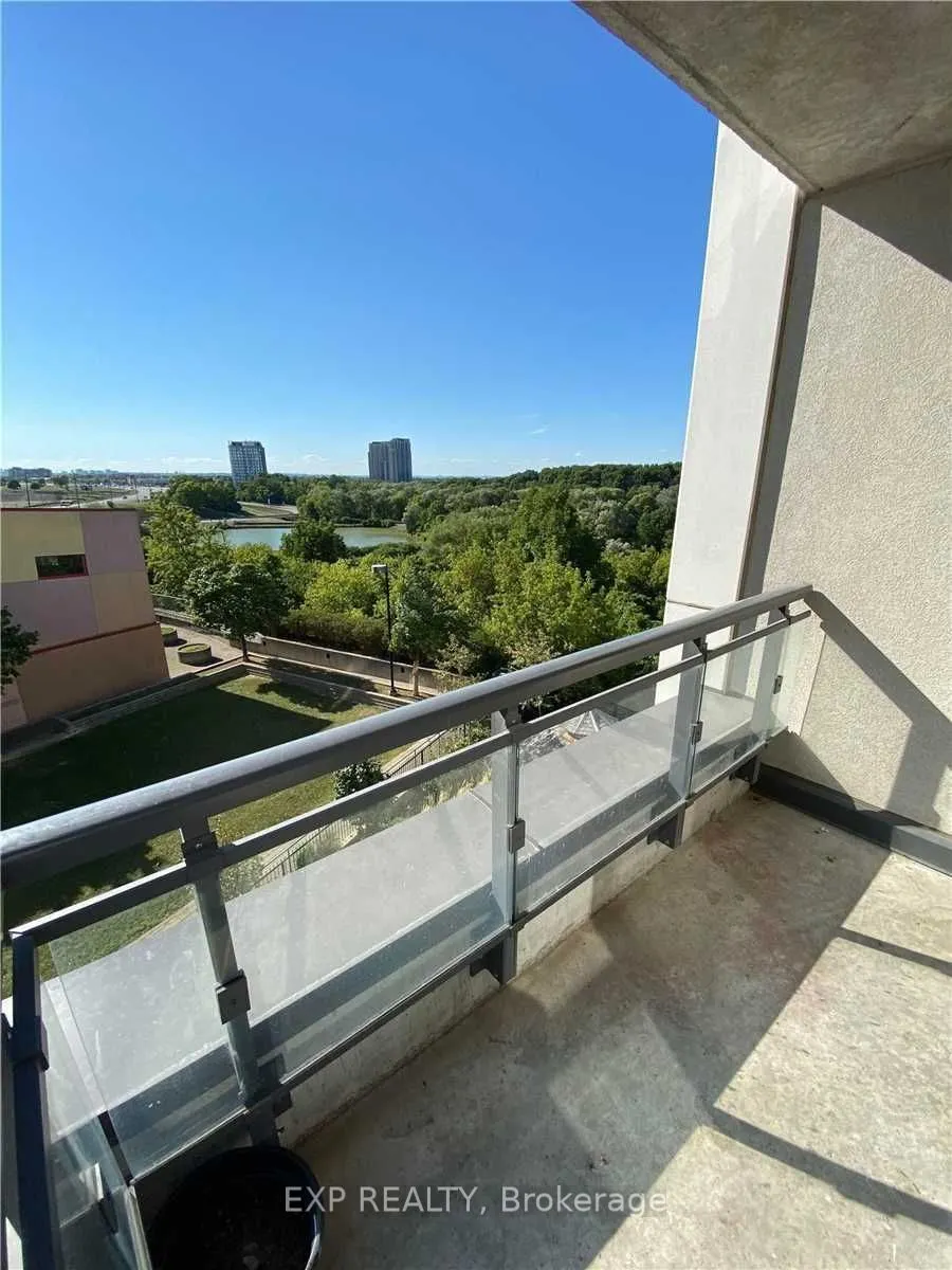 840 Queens Plate Dr, #402
