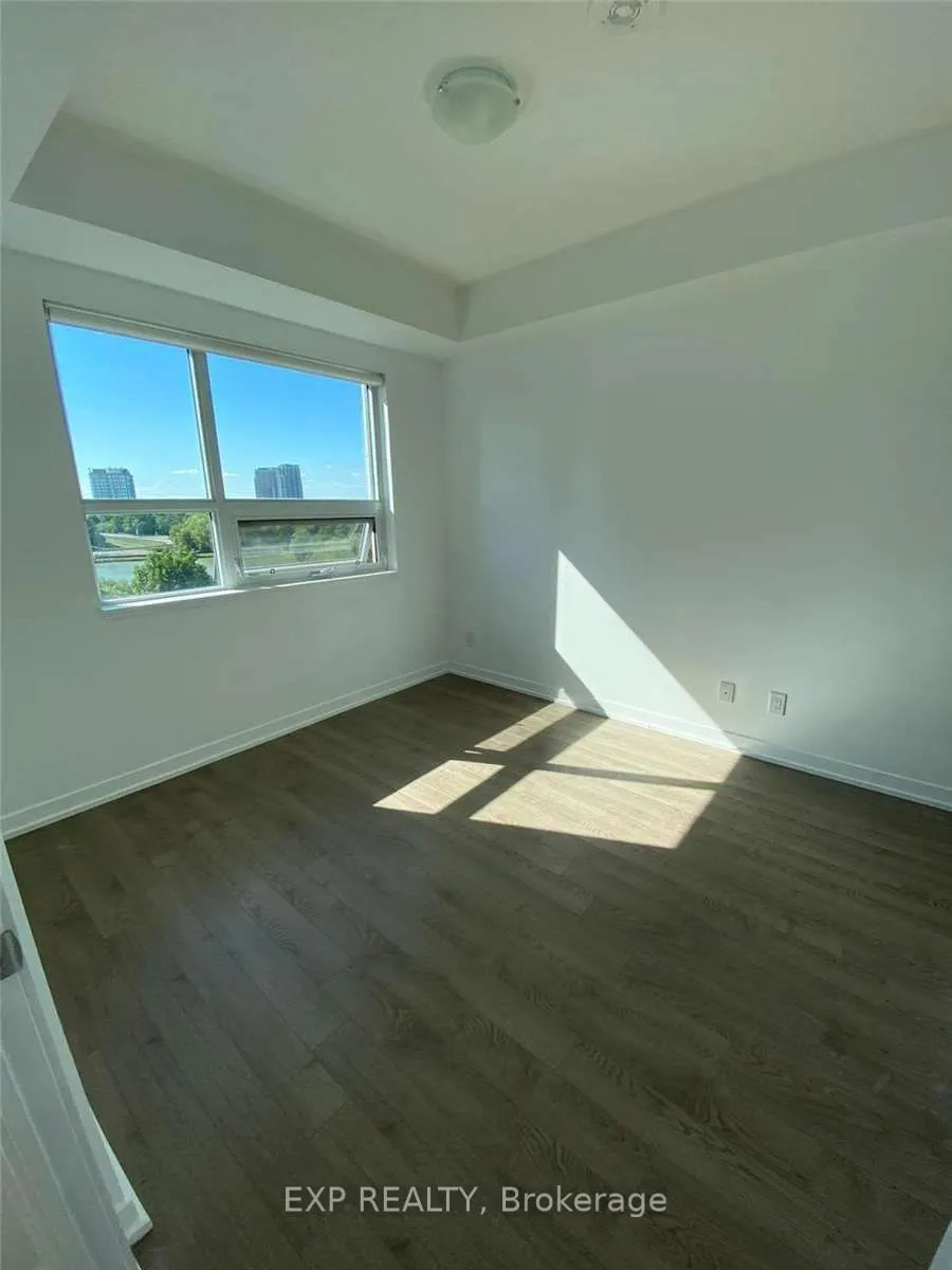 840 Queens Plate Dr, #402