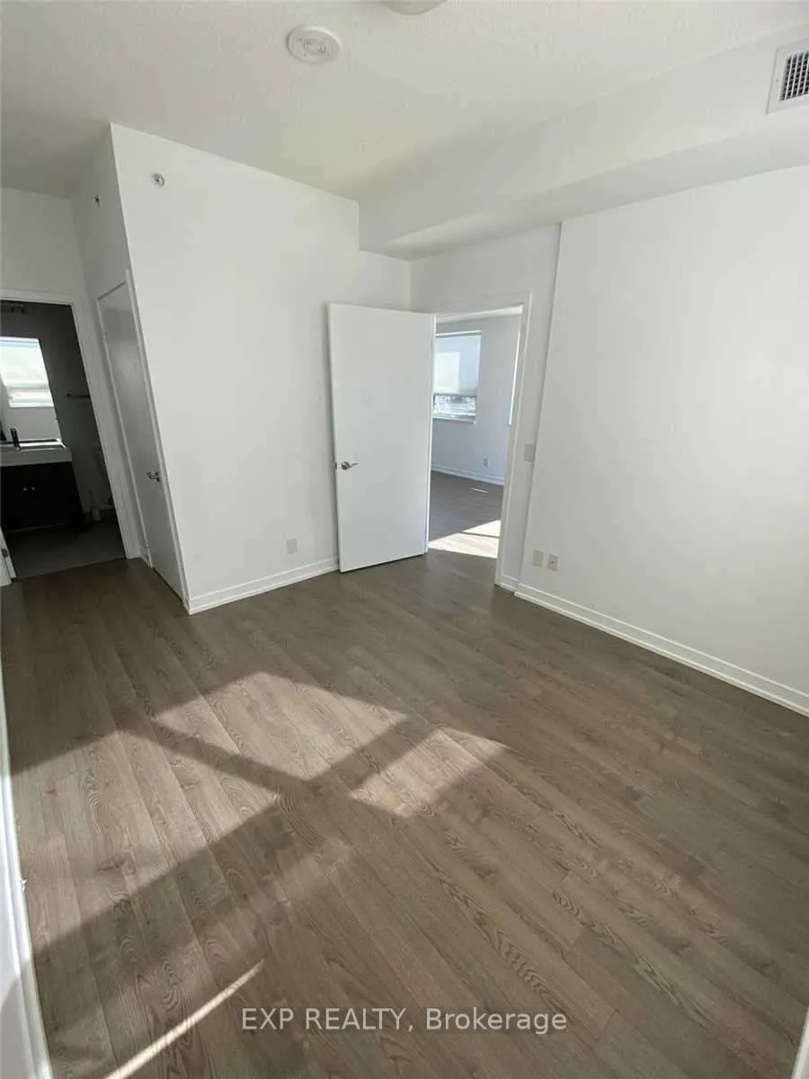 840 Queens Plate Dr, #402