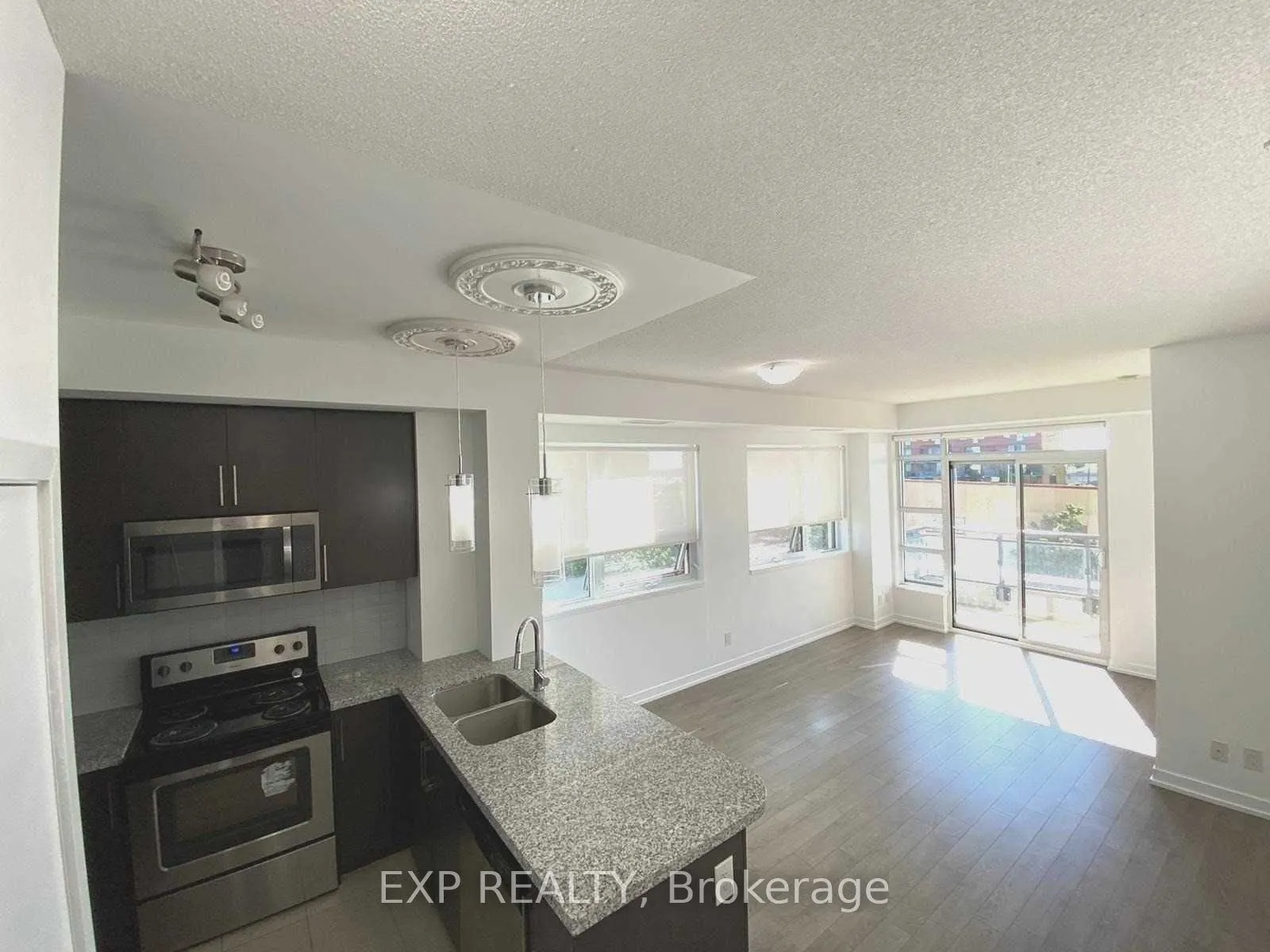 840 Queens Plate Dr, #402