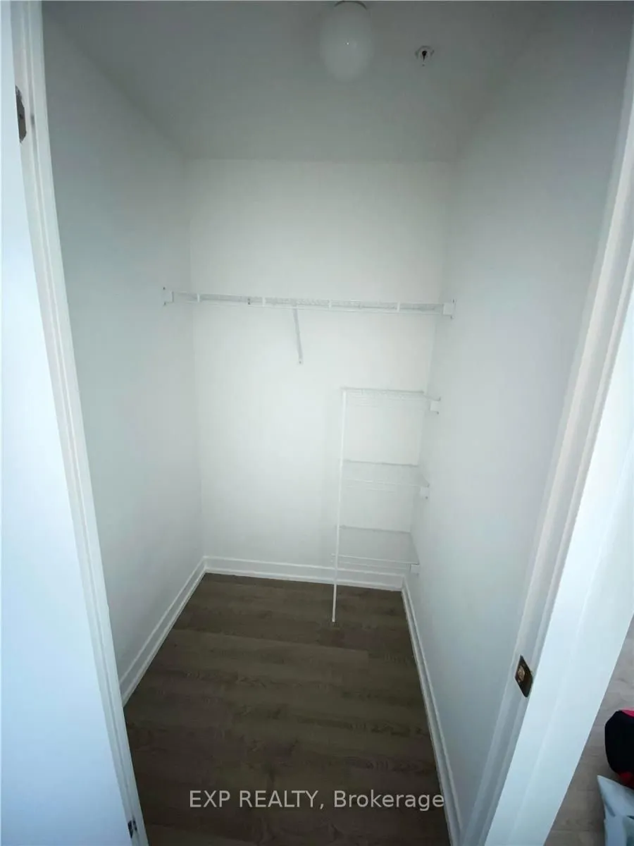 840 Queens Plate Dr, #402