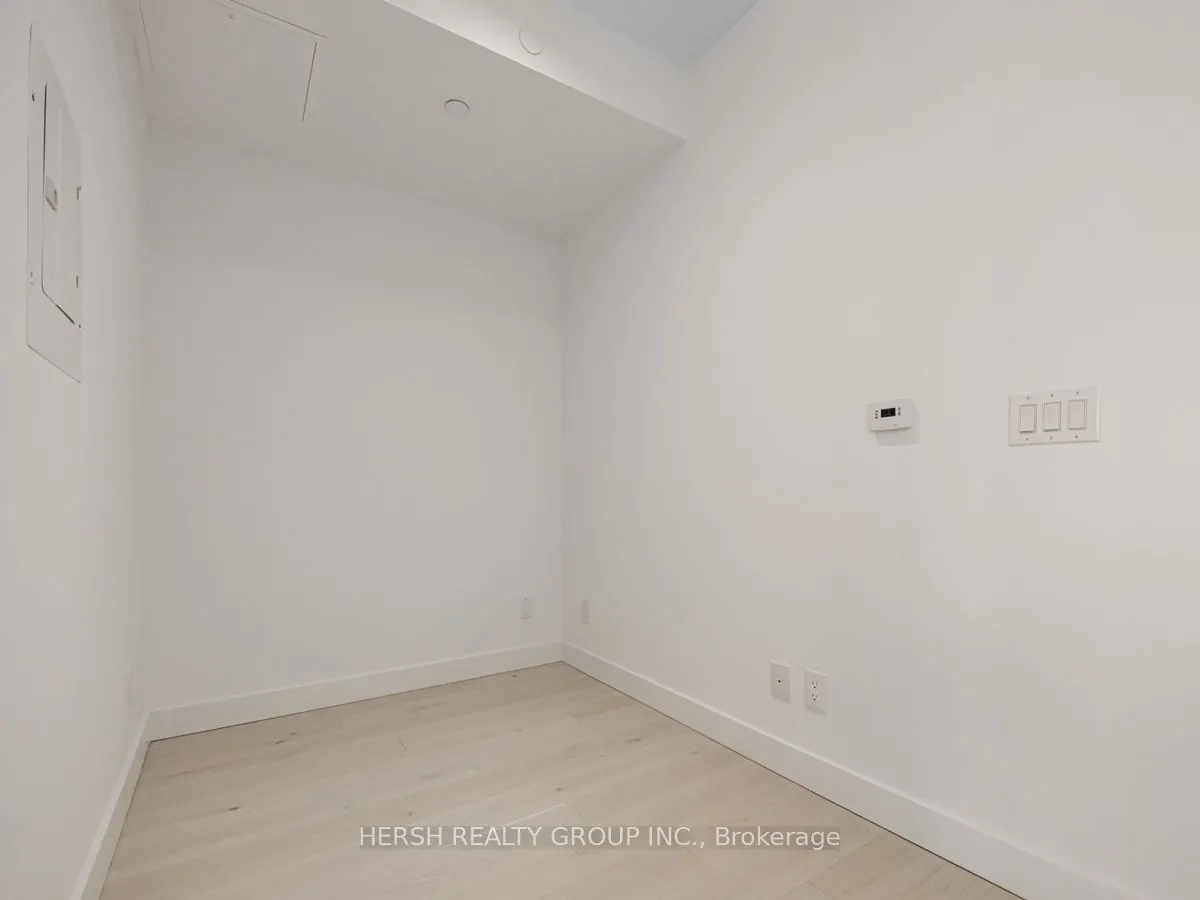 160 Kingsway Cres, #411