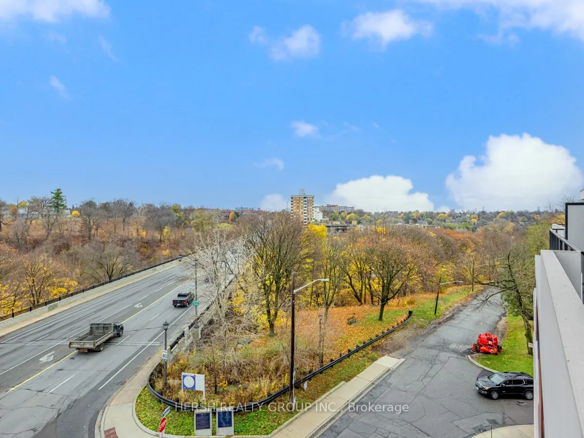 160 Kingsway Cres, #411